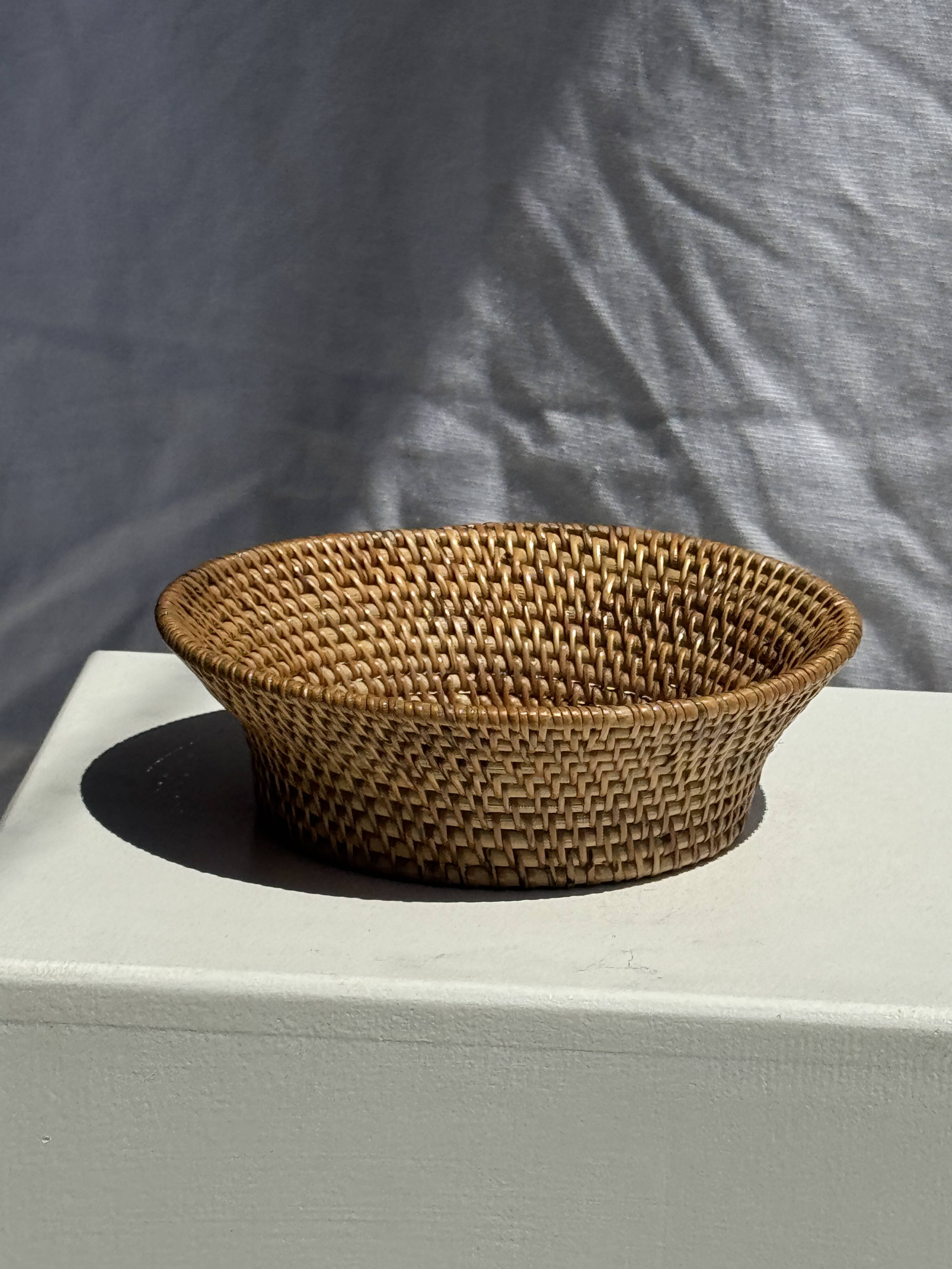 Small flared bowl made of woven Indonesian rattan D20 H6