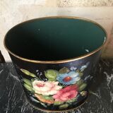 Painted sheet metal paper basket