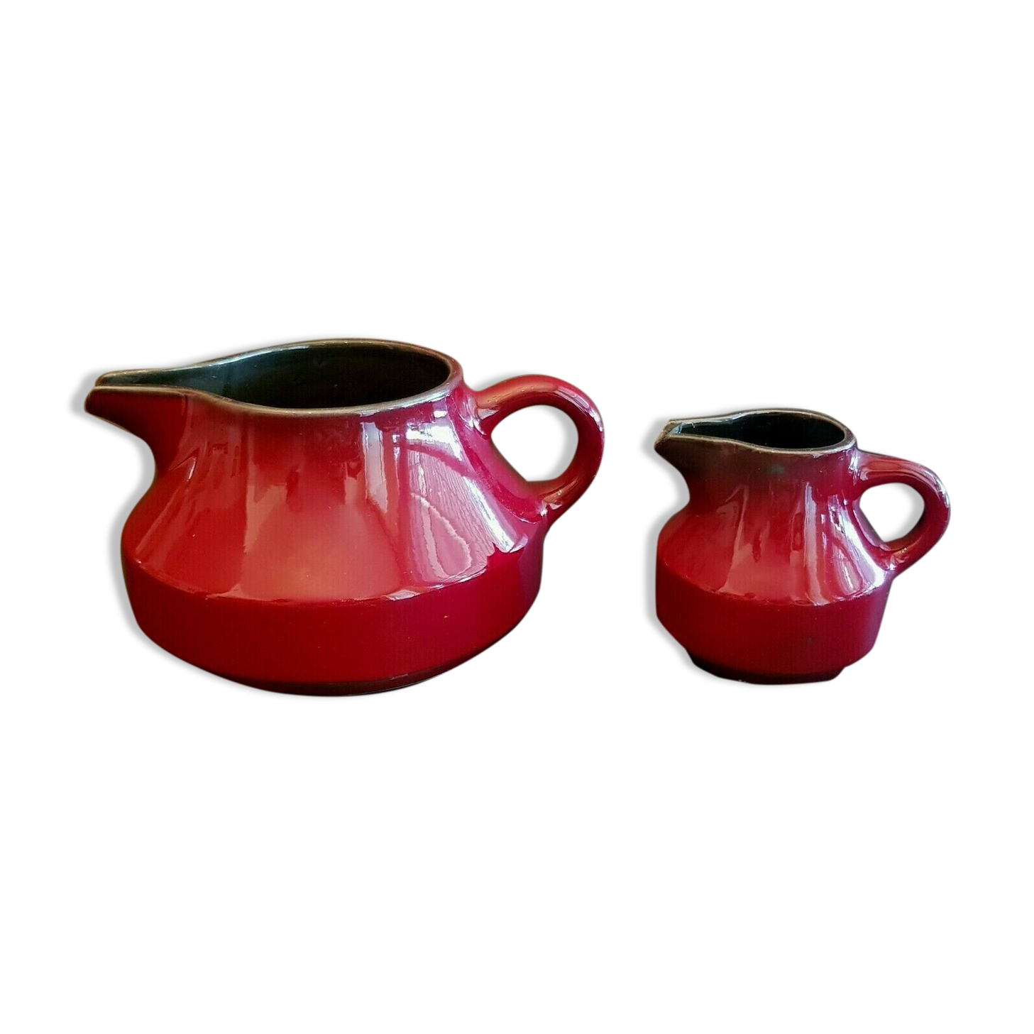 Teapot and milk jar in burgundy red ceramic