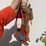 Paire de poupées birmanes en bois, perles et tissus