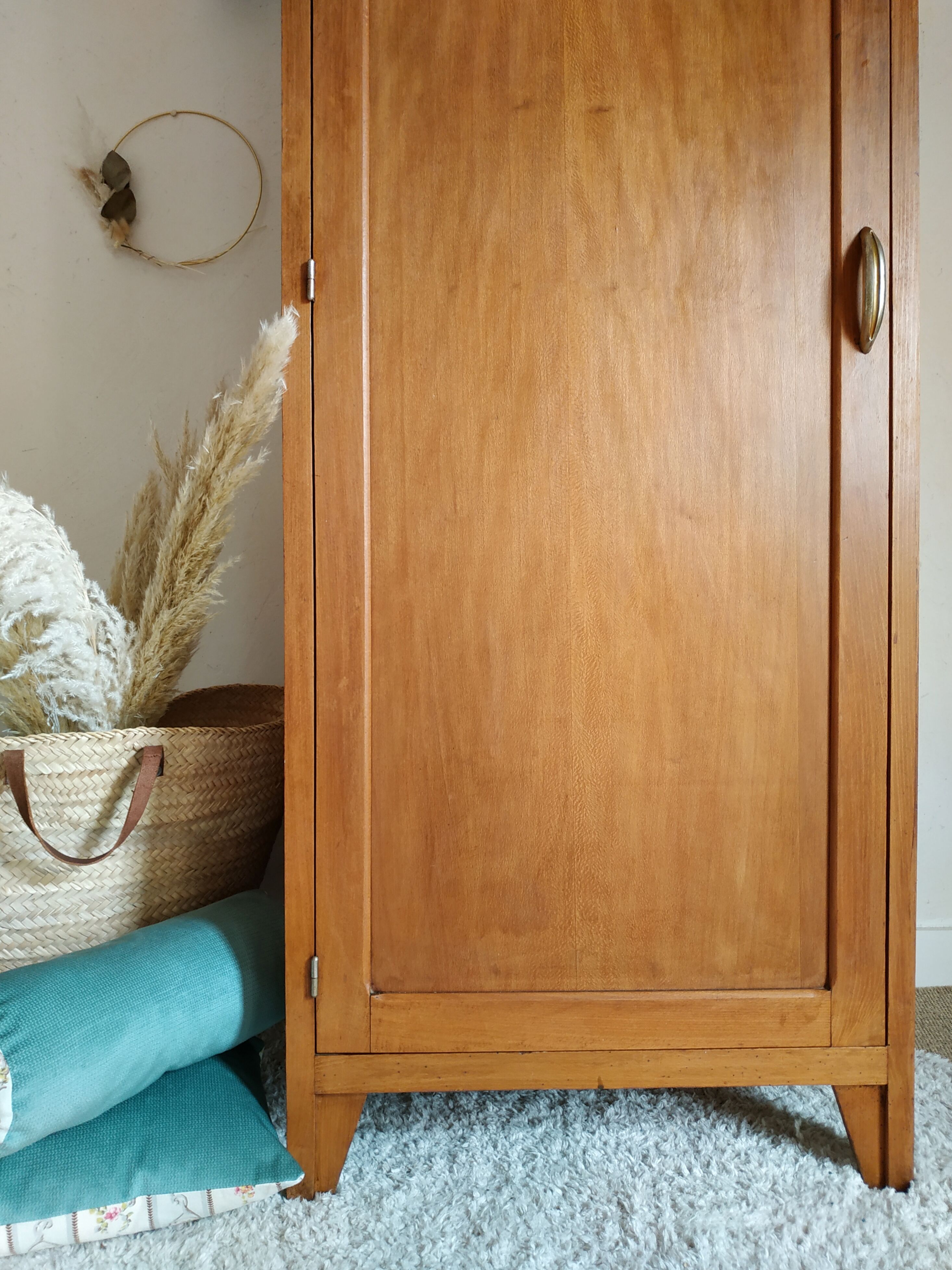 Parisian wardrobe goody feet compass 50s