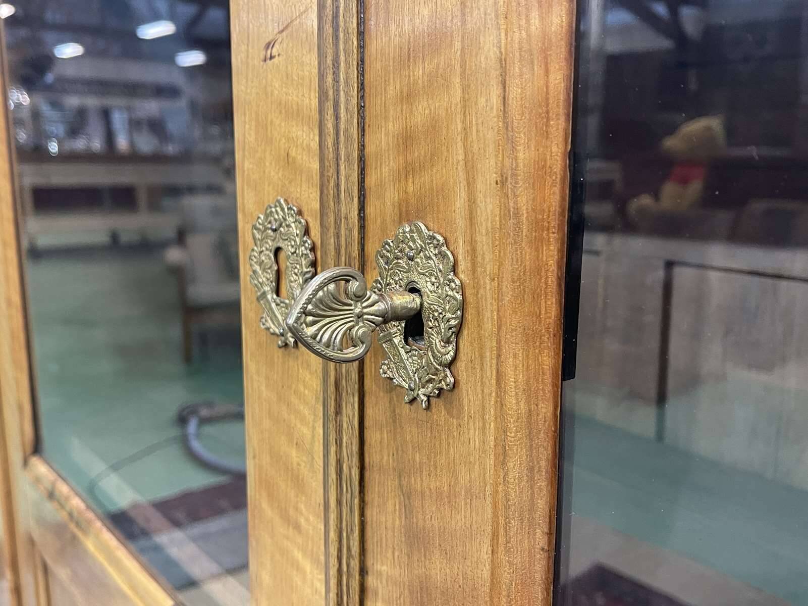 Bibliothèque Restauration en noyer XIXème