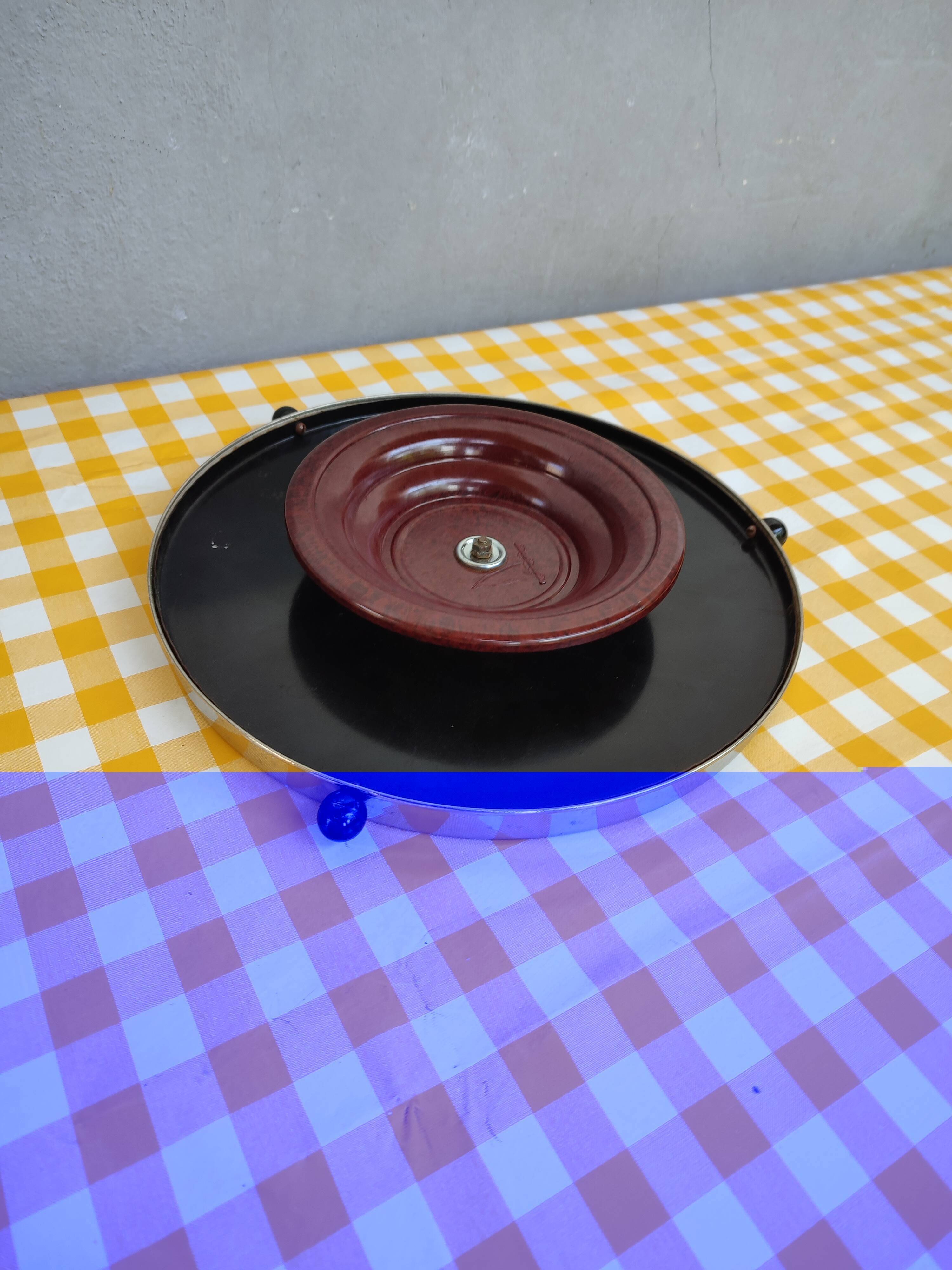 Turntable with earthenware pastry and bakelite floral decoration
