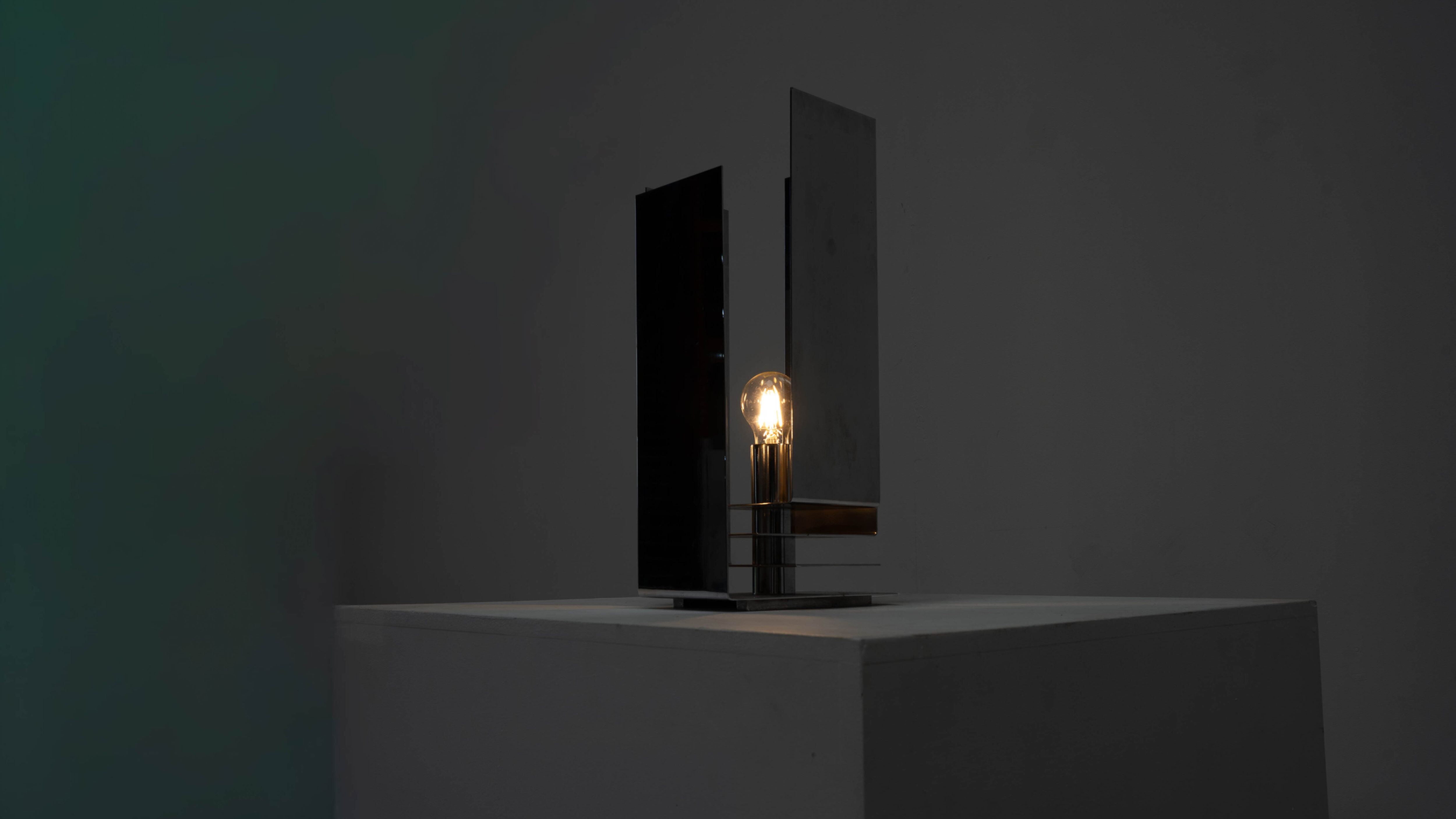 Italian sculptural table lamp