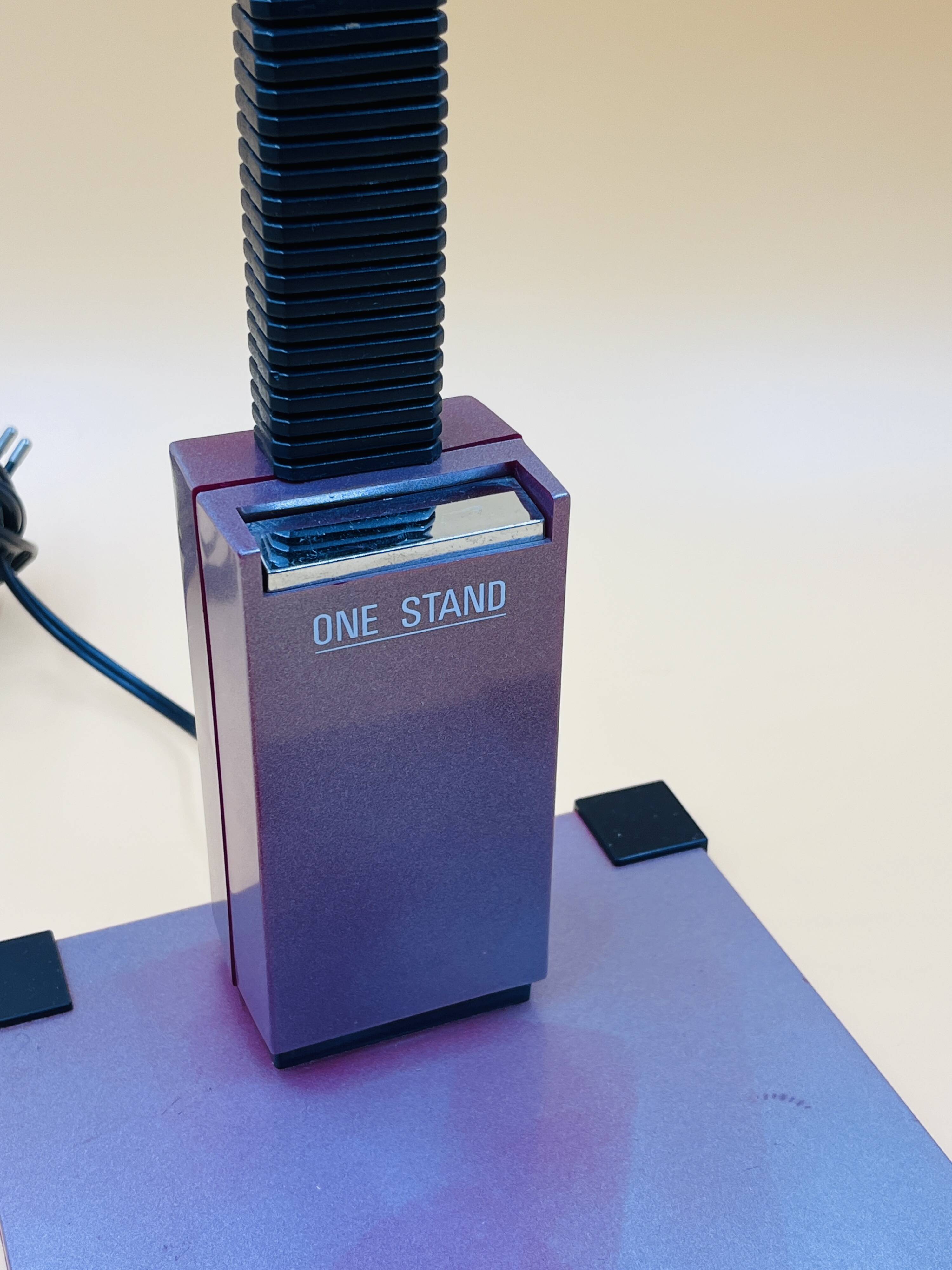 2 lampes de bureau post-modernes « One Stand », années 1980