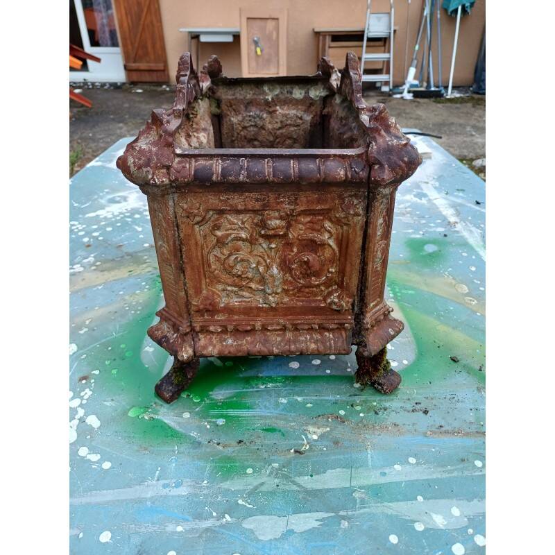 1 cast iron planter from 1900 from Charleville - Mézières