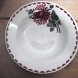 Cinq assiettes creuses  en faïence dépareillées