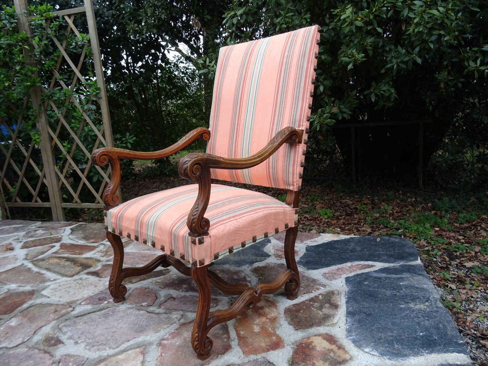 Louis XIII acanthe-leaf chair