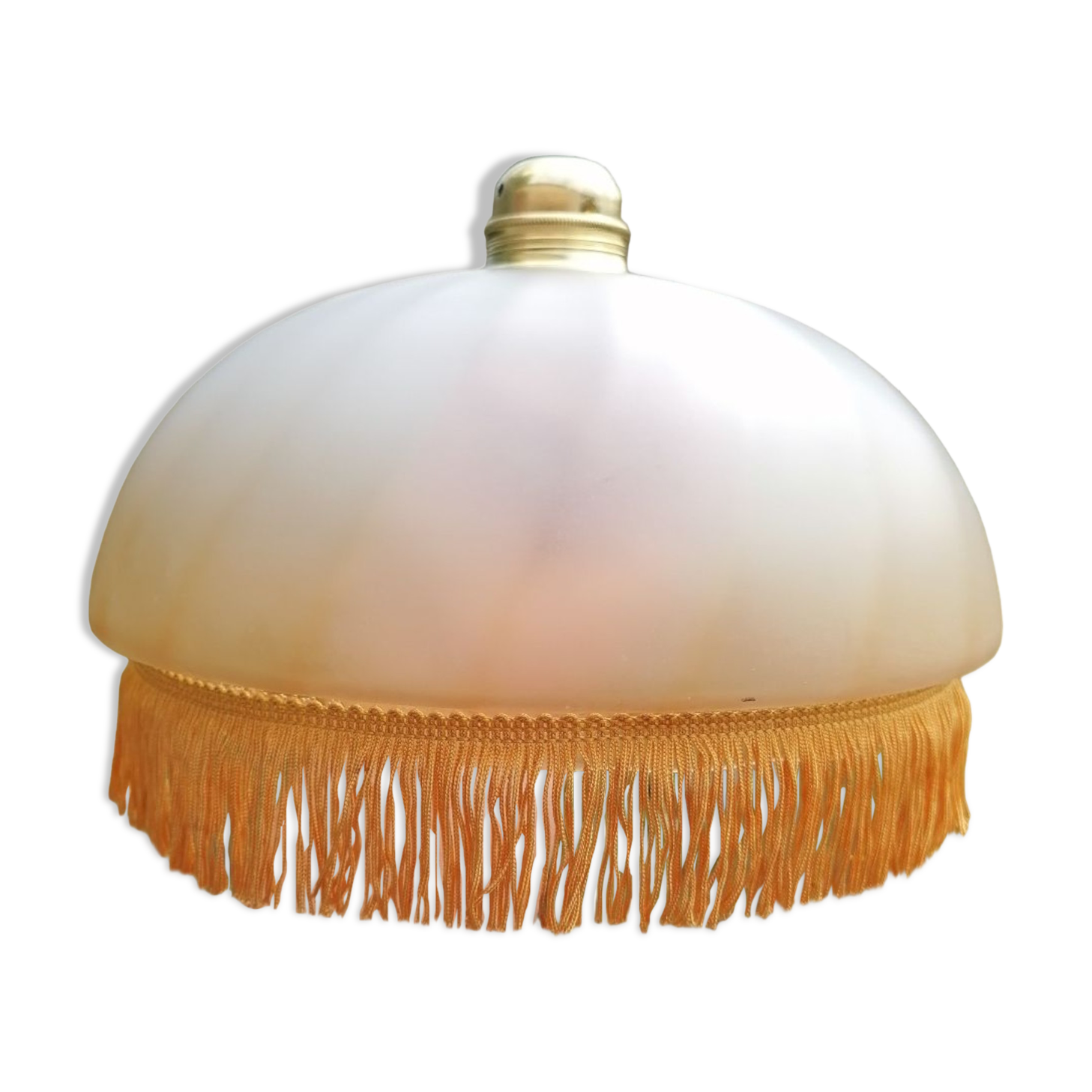 Vintage suspension with frosted glass fringes.