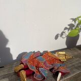 Paire de poupées birmanes en bois, perles et tissus