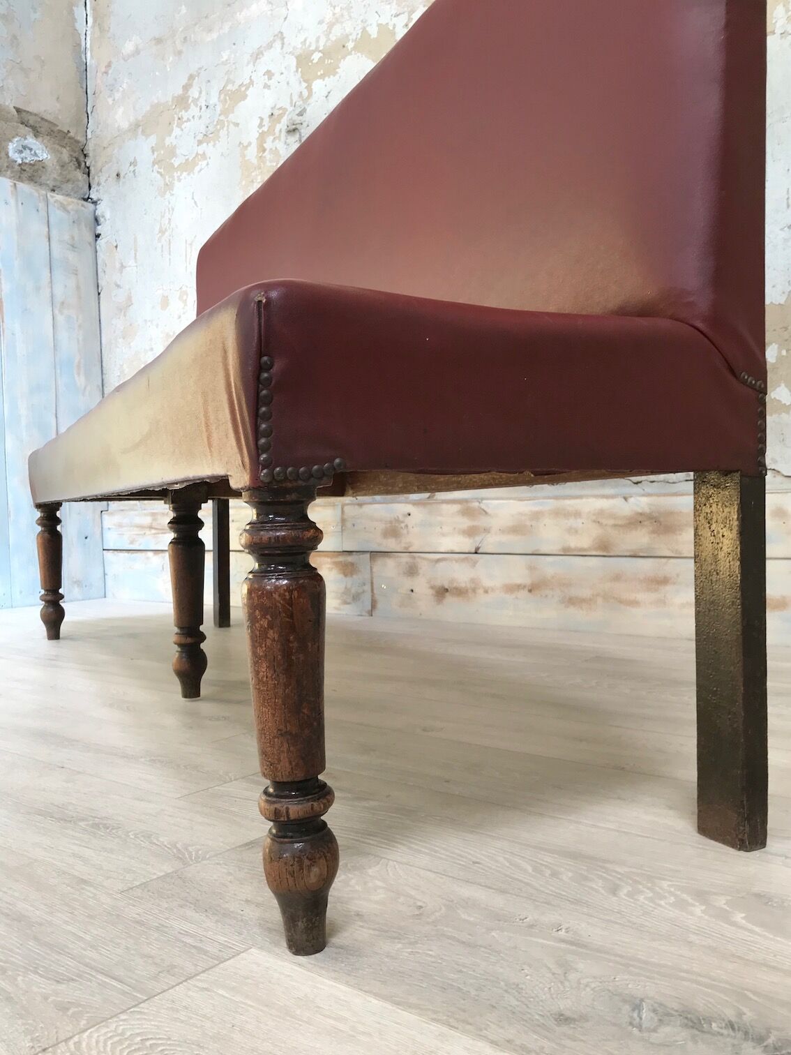 Bistro bench in burgundy leather