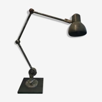 Articulated vintage workshop lamp
