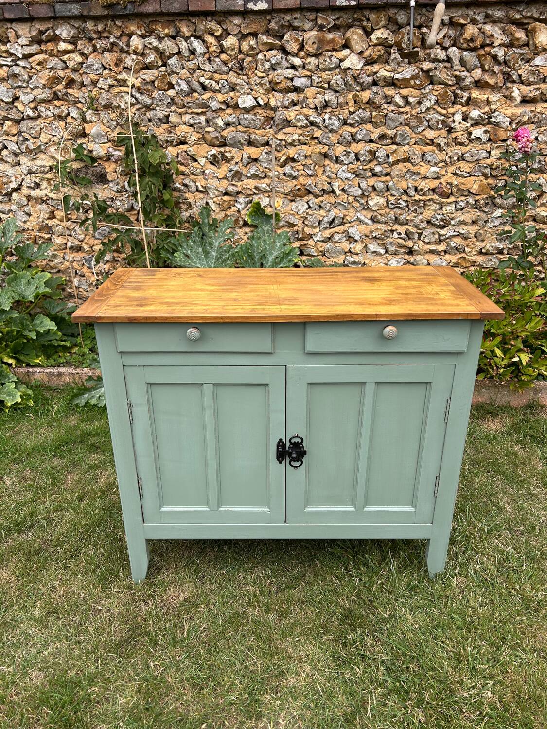 Buffet parisien vintage couleur vert cèdre