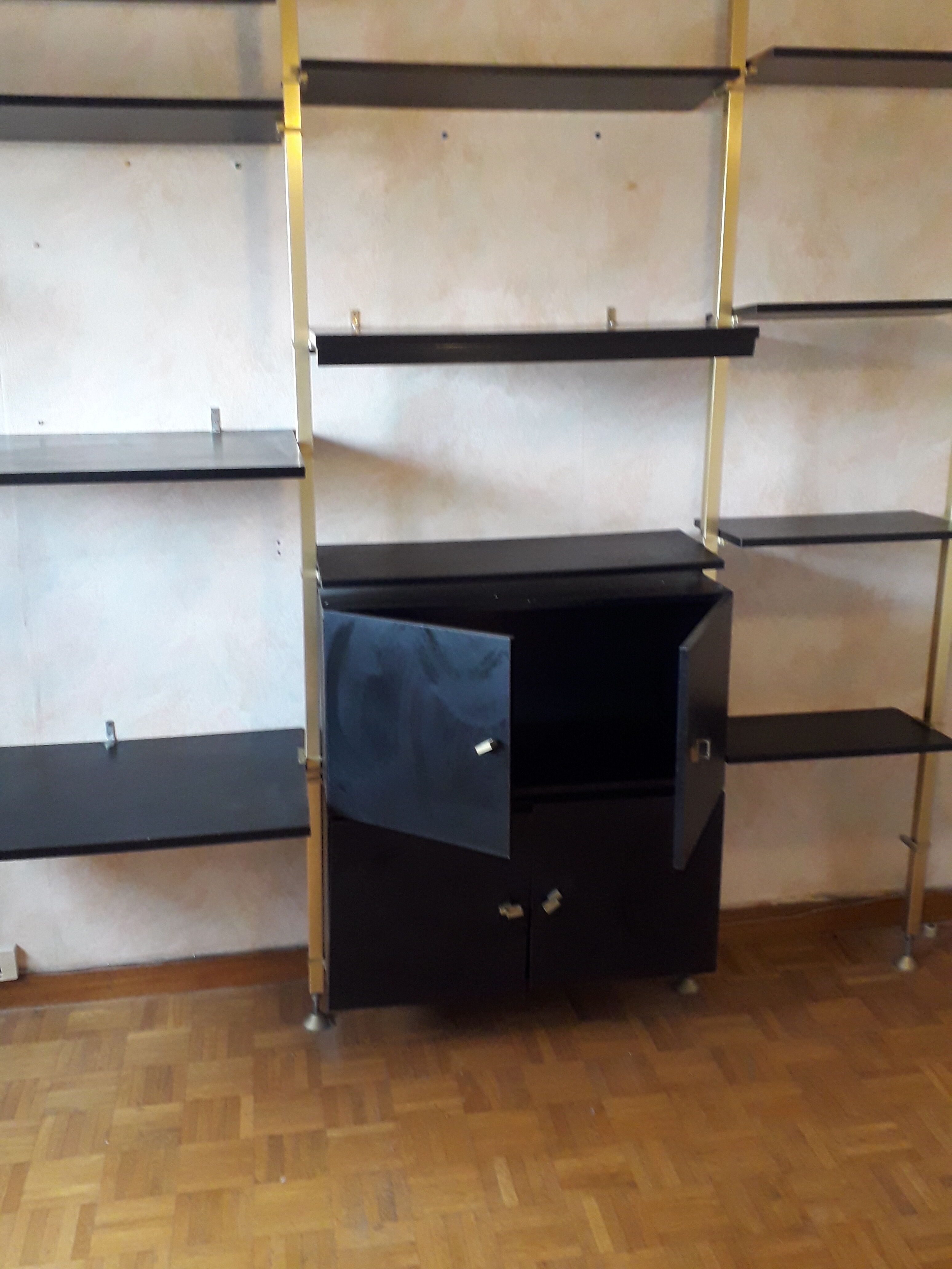 Shelf rock- telescopic wood