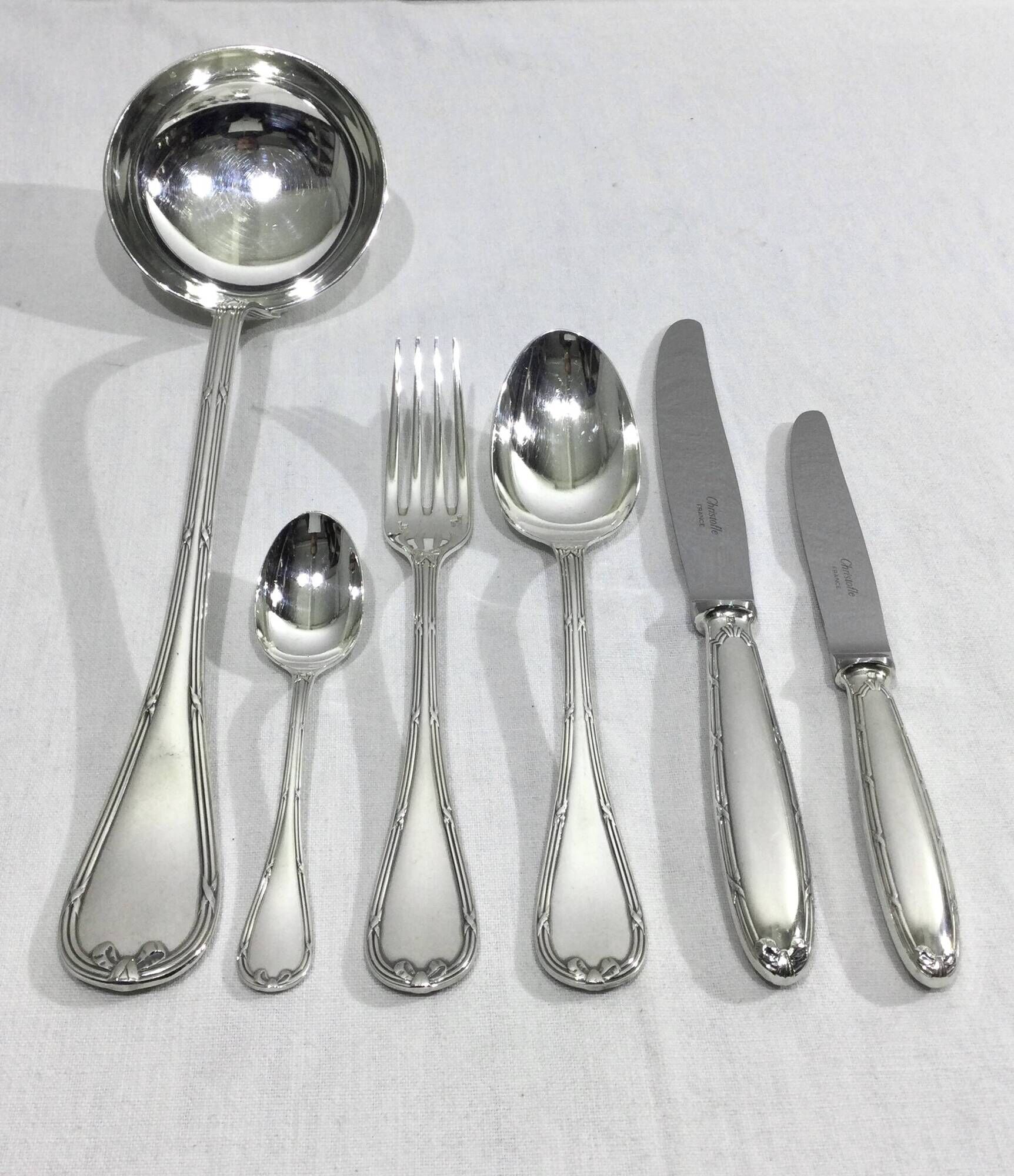 Christofle - Ménagère 61 pièces Rubans Croisés Métal Argenté
