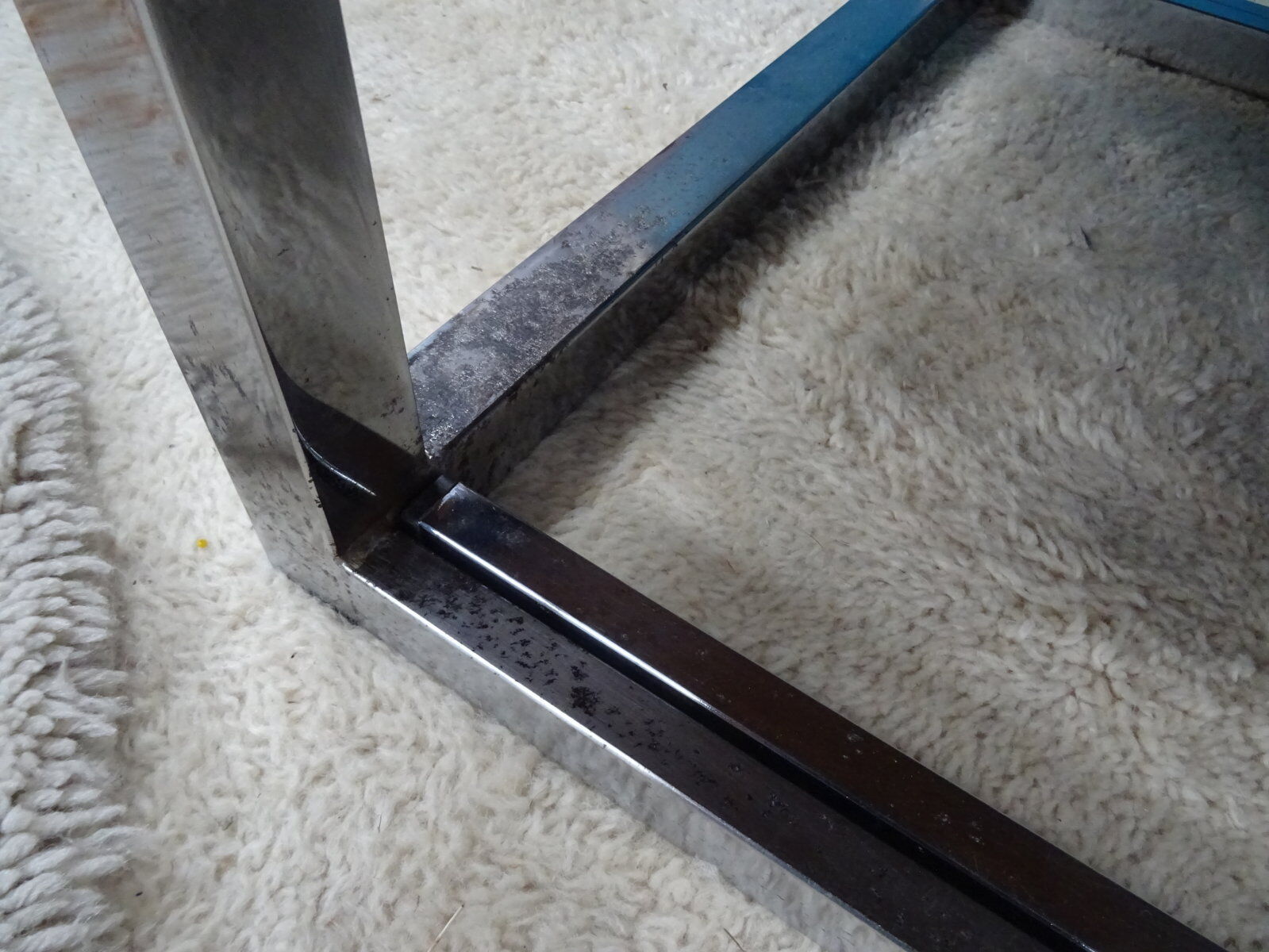 Extendable rise and fall table