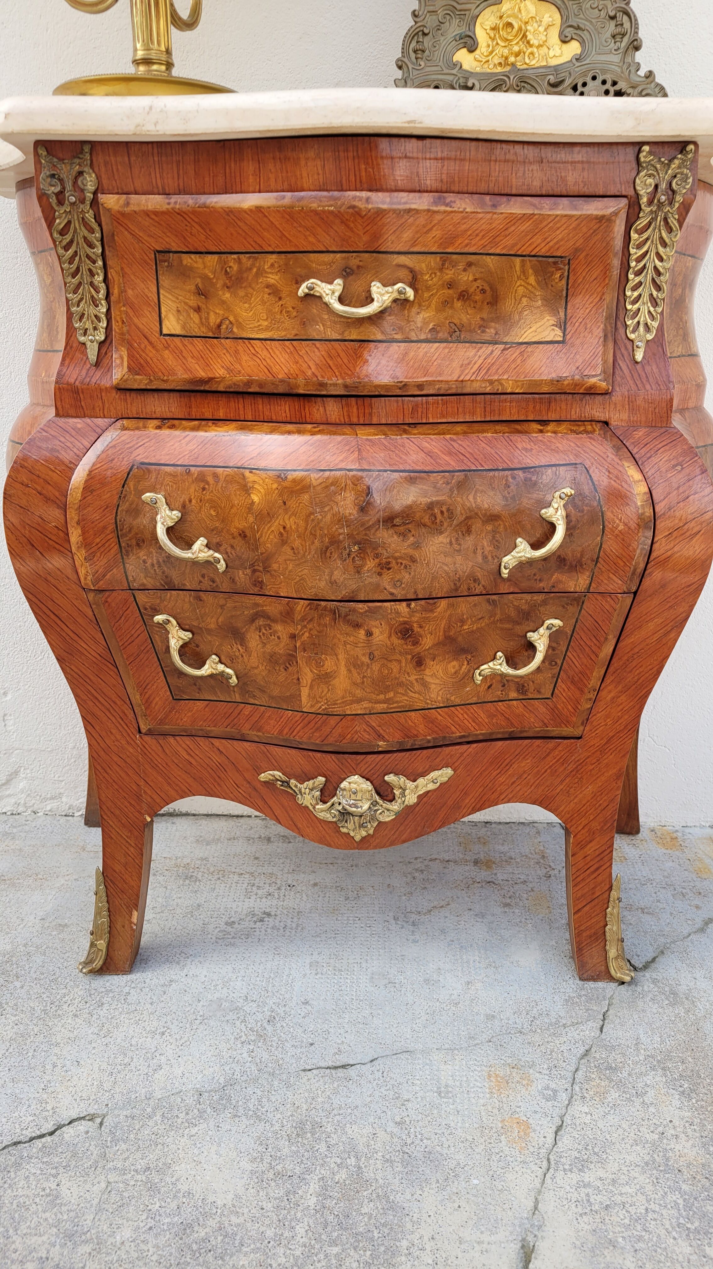 Louis XV style curved chest of drawers in marquetry