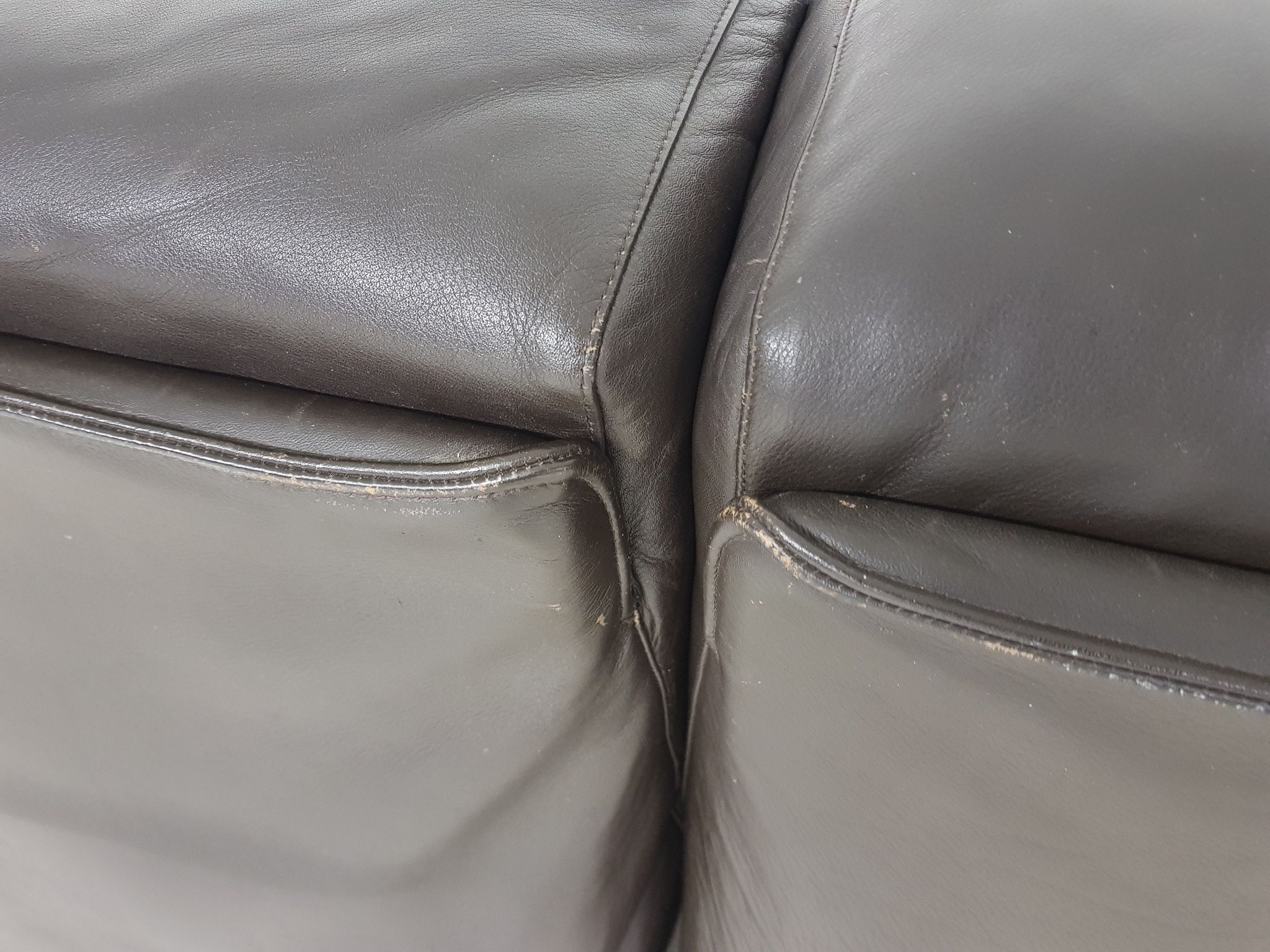Vico Magistretti for Cassina "Fiandra" 3-Seater dark brown leather sofa, Italy 1970