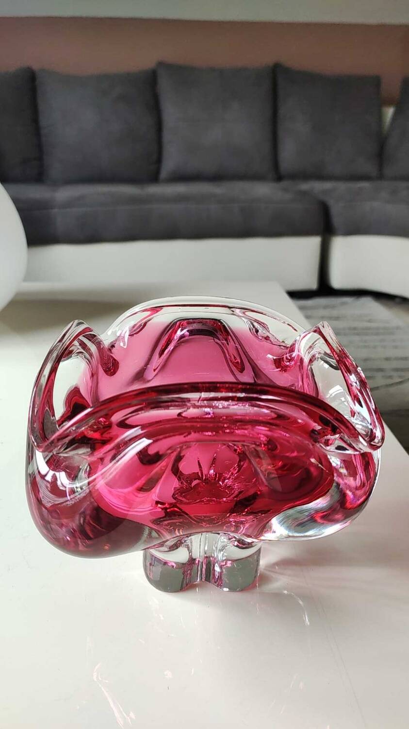 Ashtray. organic floral shape. cranberry pink. in modern art glass. designed by jozef hospodka