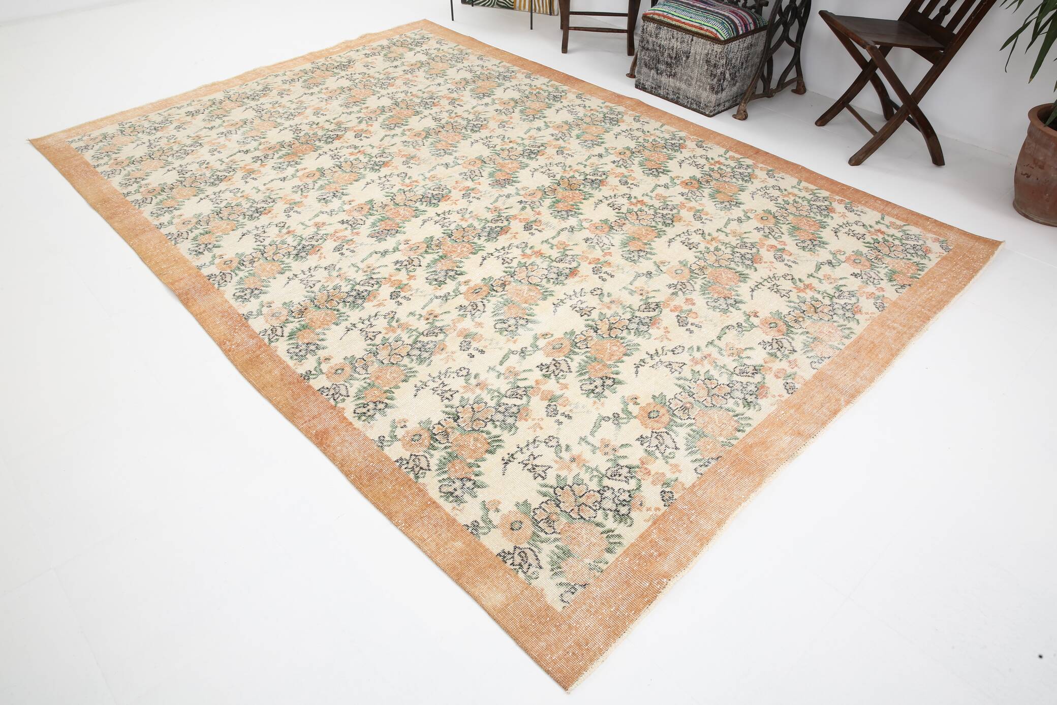 Tapis en laine et coton à décor floral
