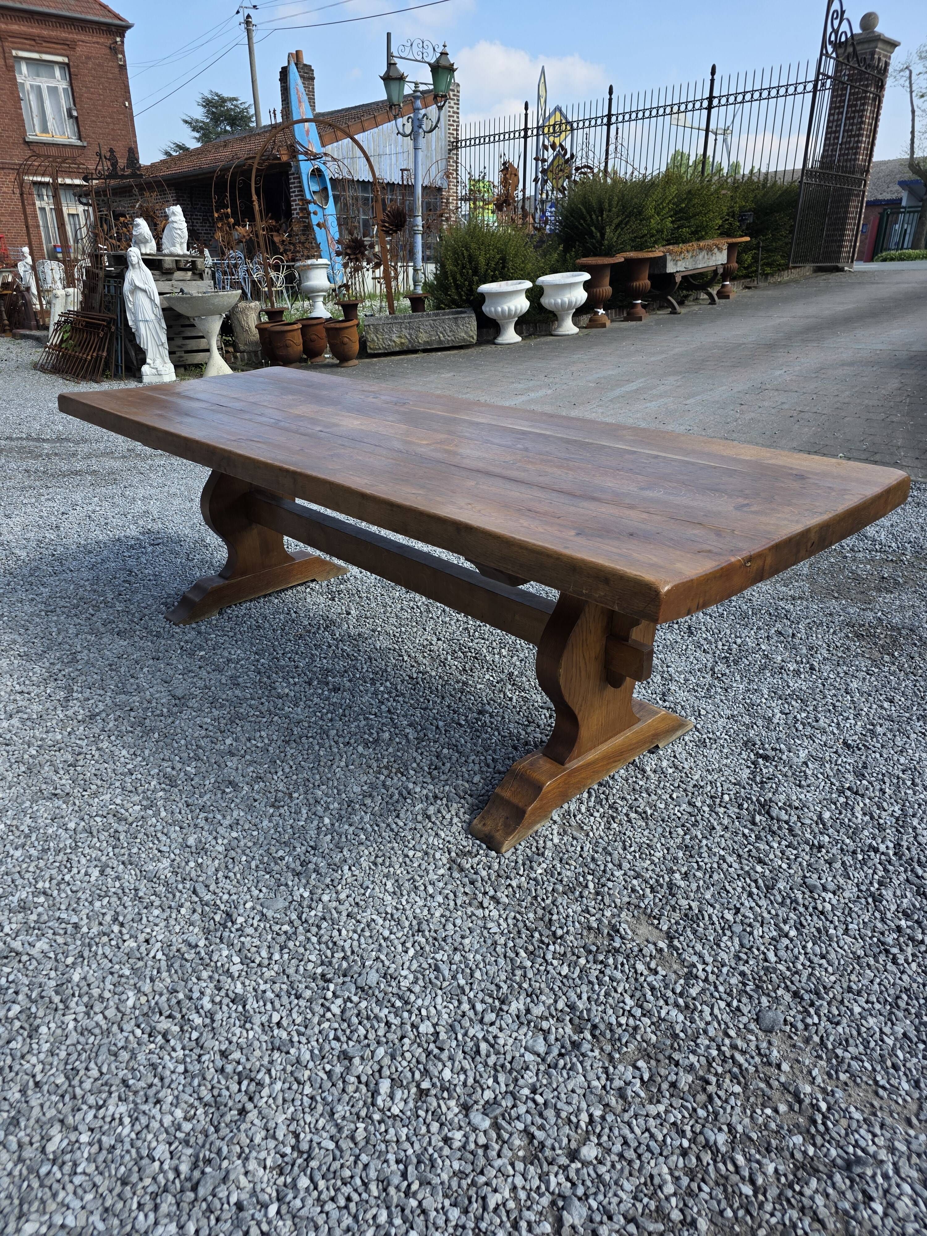Table monastère en chêne massif,  243cm de L