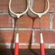 Paire de raquettes de badminton anciennes en plastique et métal, 1970