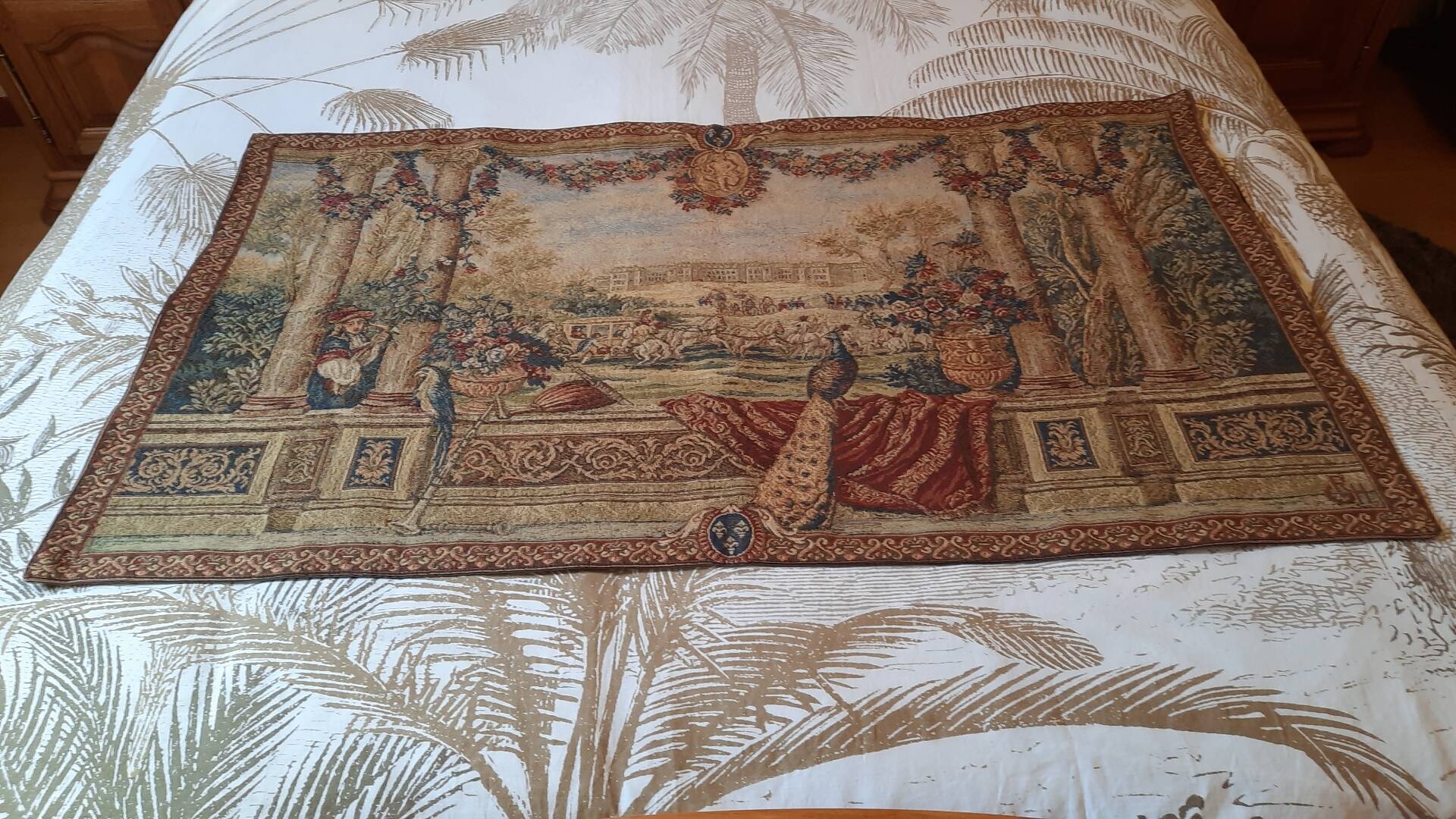 Tapisserie d'halluin " scène de cour au paon"