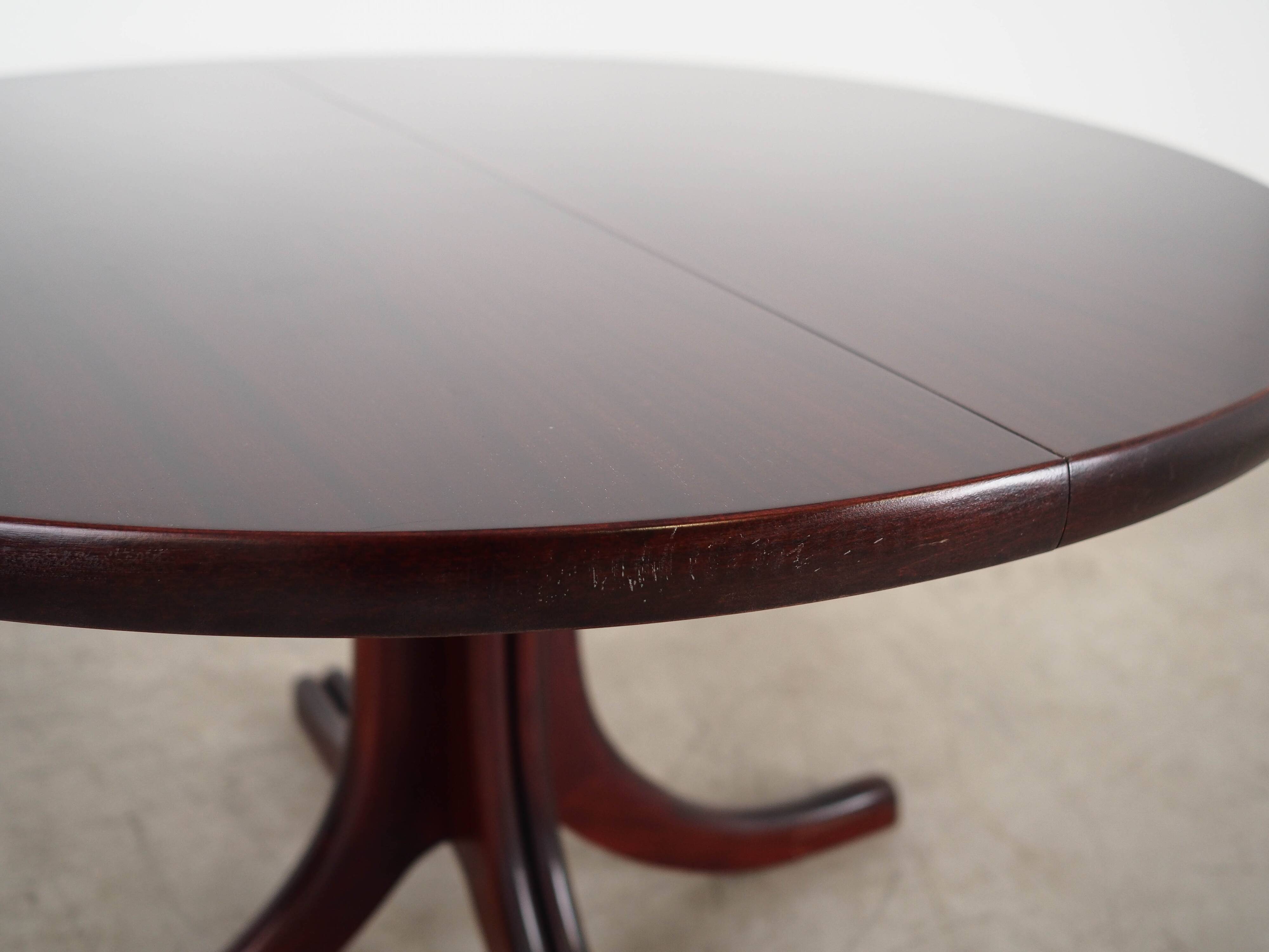 Round mahogany table, Danish design, 1970s, manufactured in Denmark