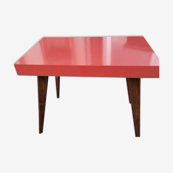 Table formica red foot compass