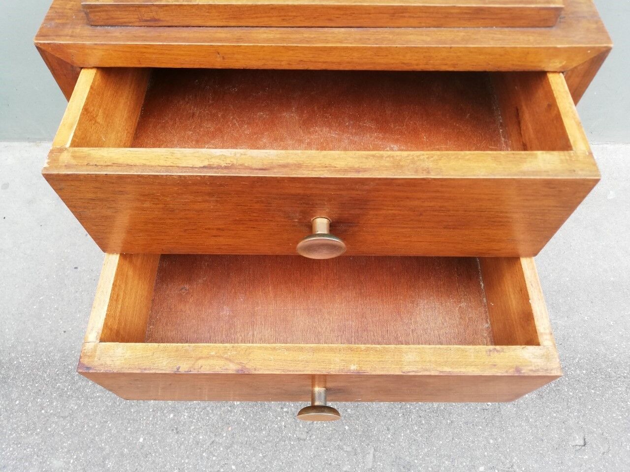 Art deco bedside table 30