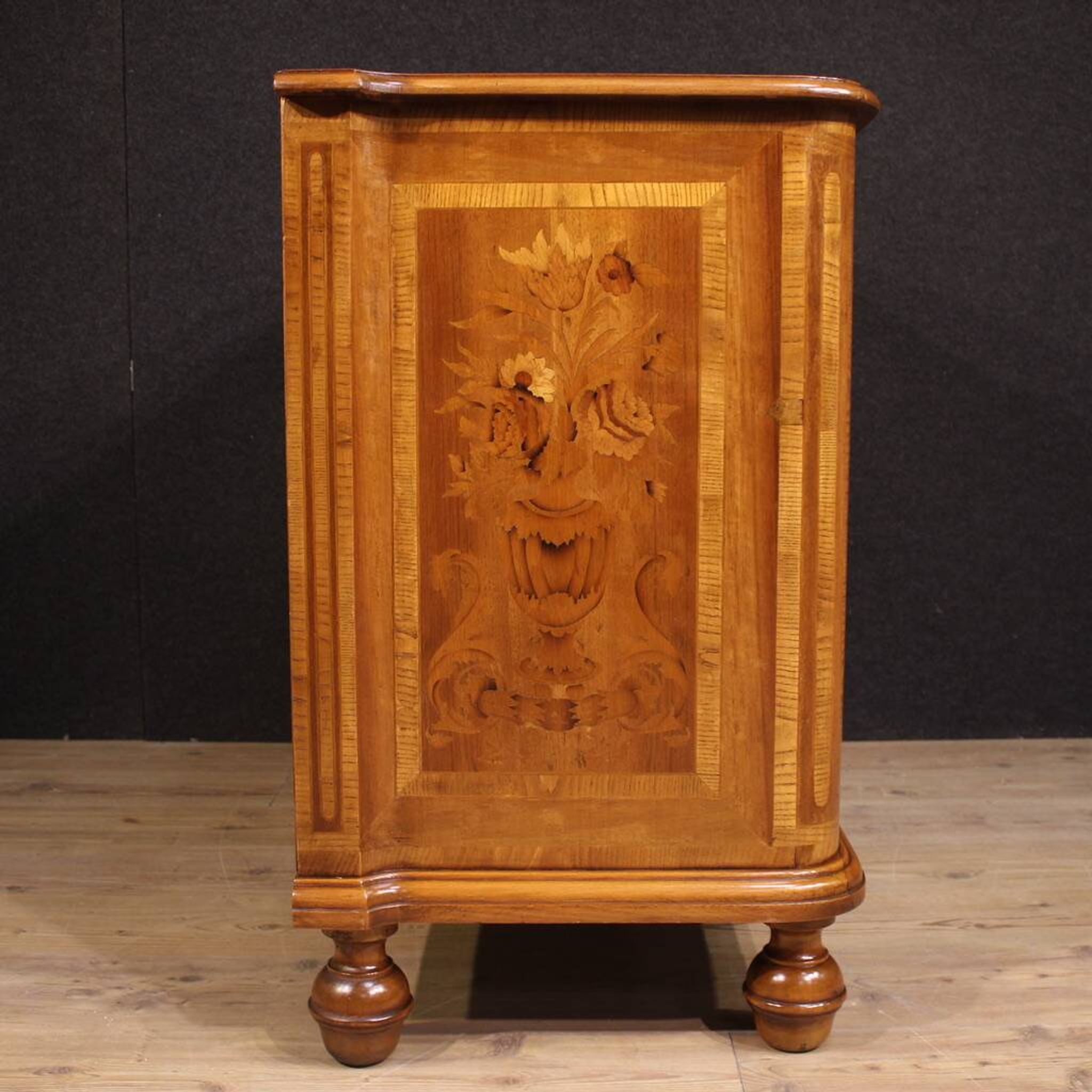 Commode en marqueterie italienne du 20e siècle