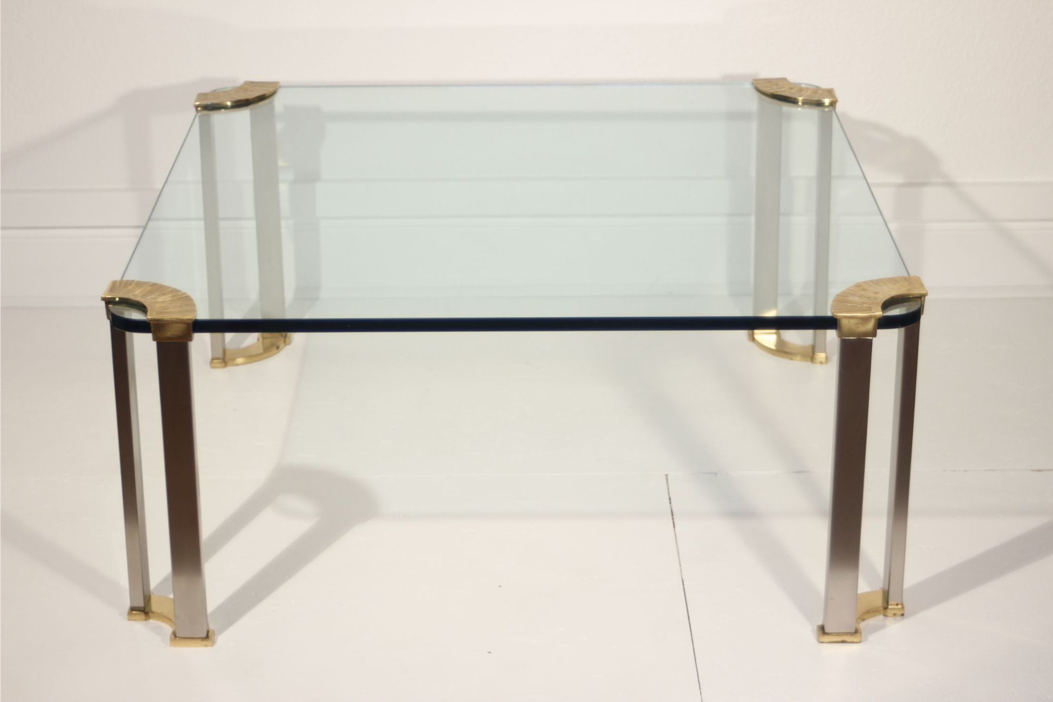 Table basse en bronze & verre trempé par Peter Ghyczy, 1970s