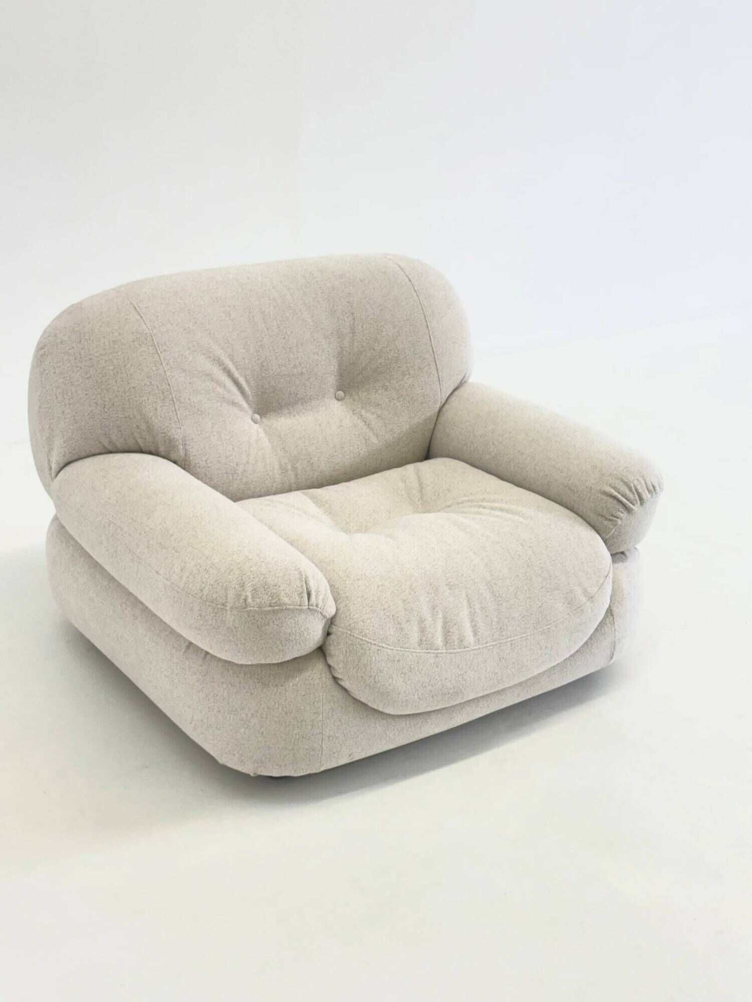 Sapporo armchair by Mario Marenco for Mobil Girgi in cream beige