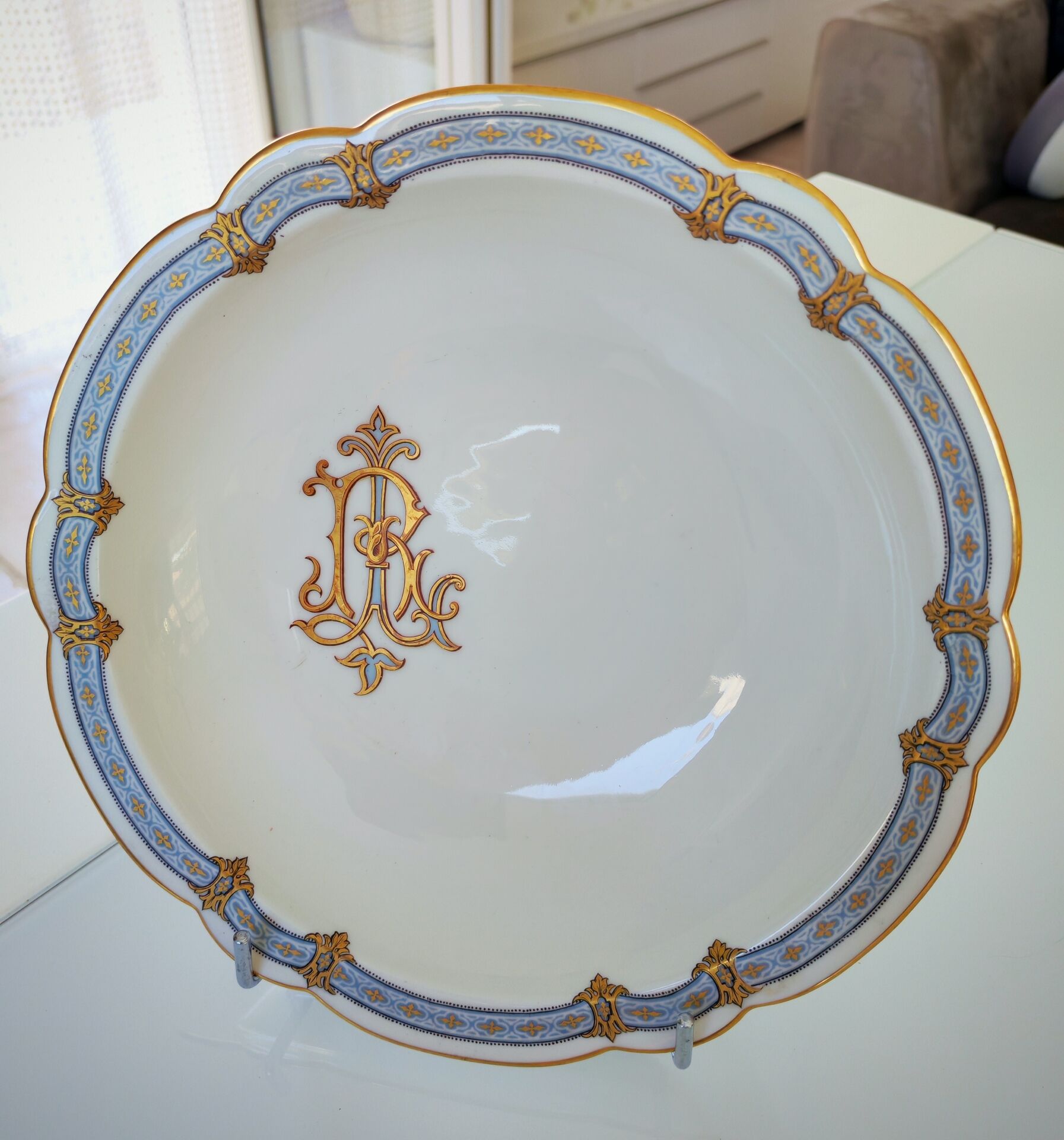 Superbe plat de service fin XIX ème décor or et bleu