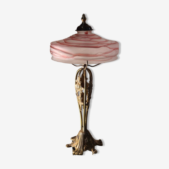 Lampe  Art Nouveau autrichienne en bronze avec abat-jour en verre d'art de style Loetz