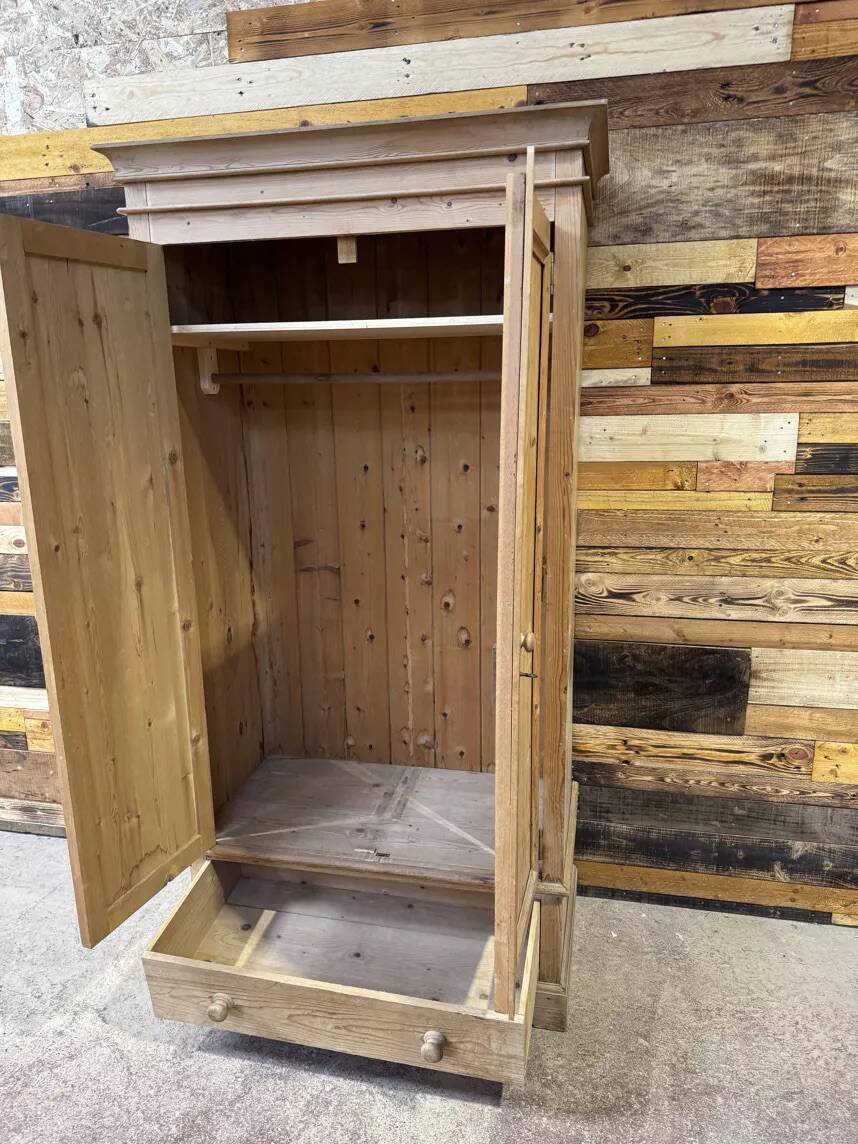 Red fir wardrobe - Compact & Authentic format