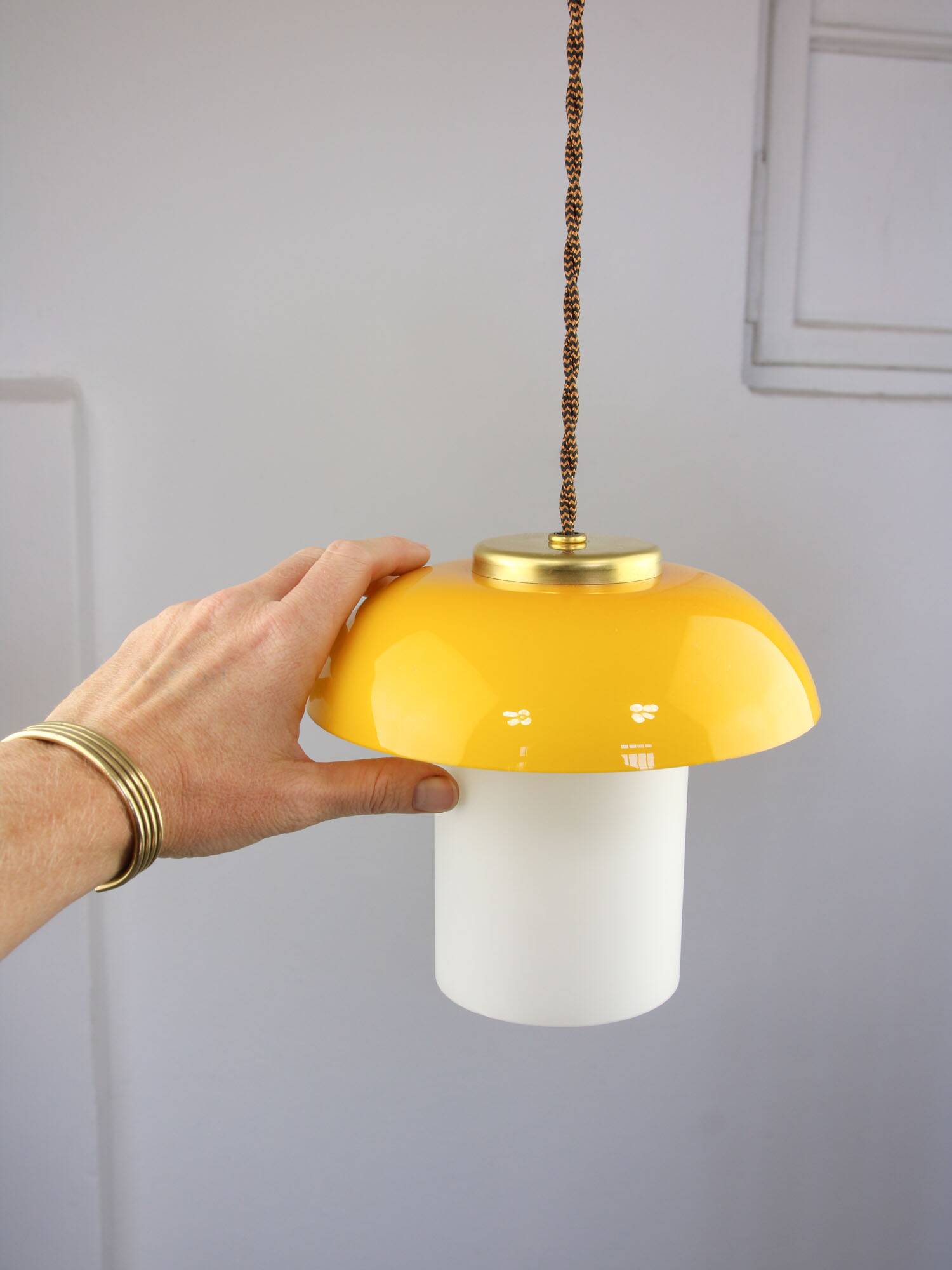 Lampes suspendues en verre et laiton en forme de champignon des années 50, ensemble de 3