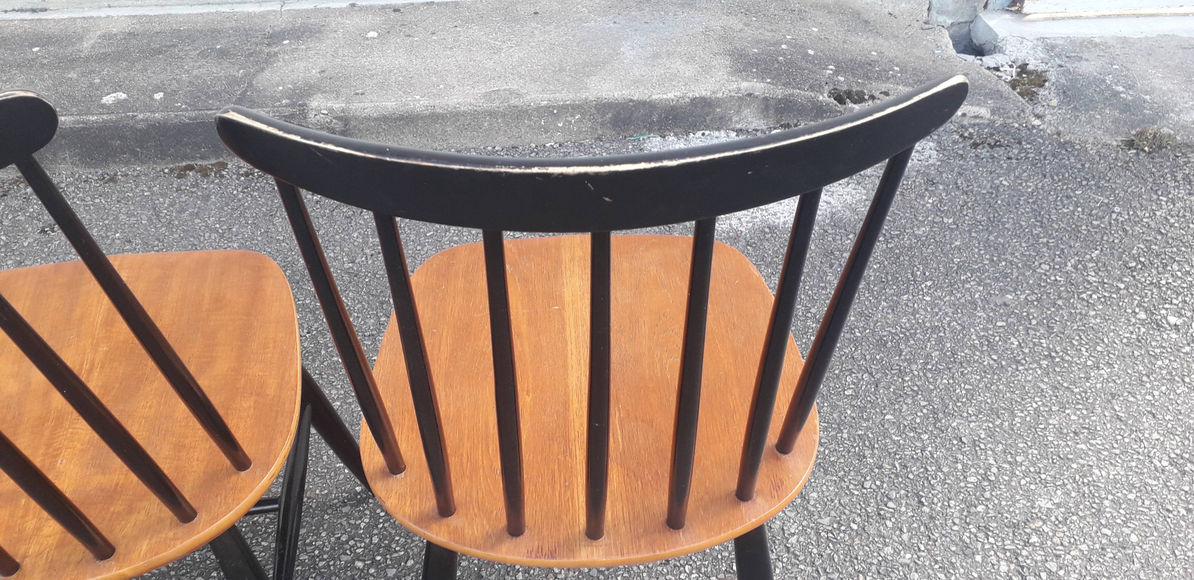 Lot of 4 vintage chairs