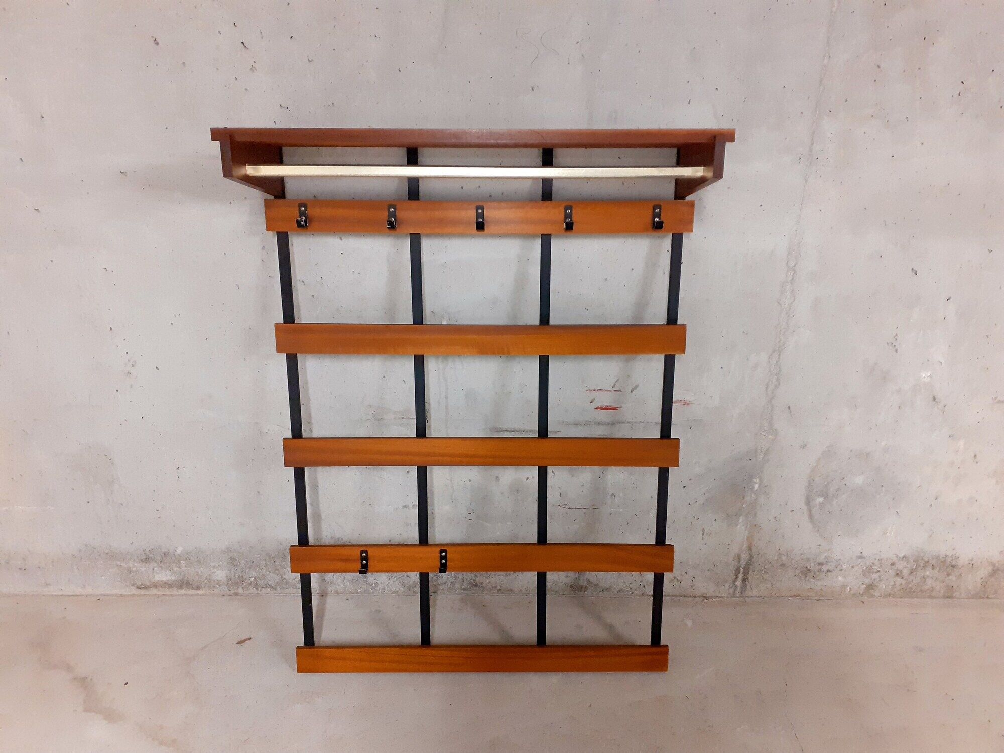 Wall coat rack in teak and vintage black metal