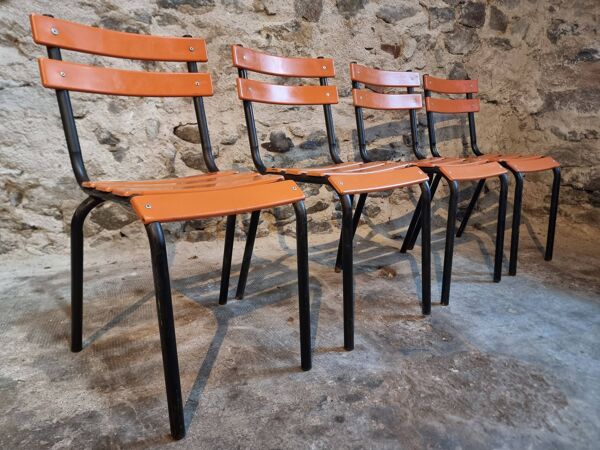 Ensemble de 4 chaises d'école industrielles françaises des années 1960 – Chaises empilables à lattes métalliques