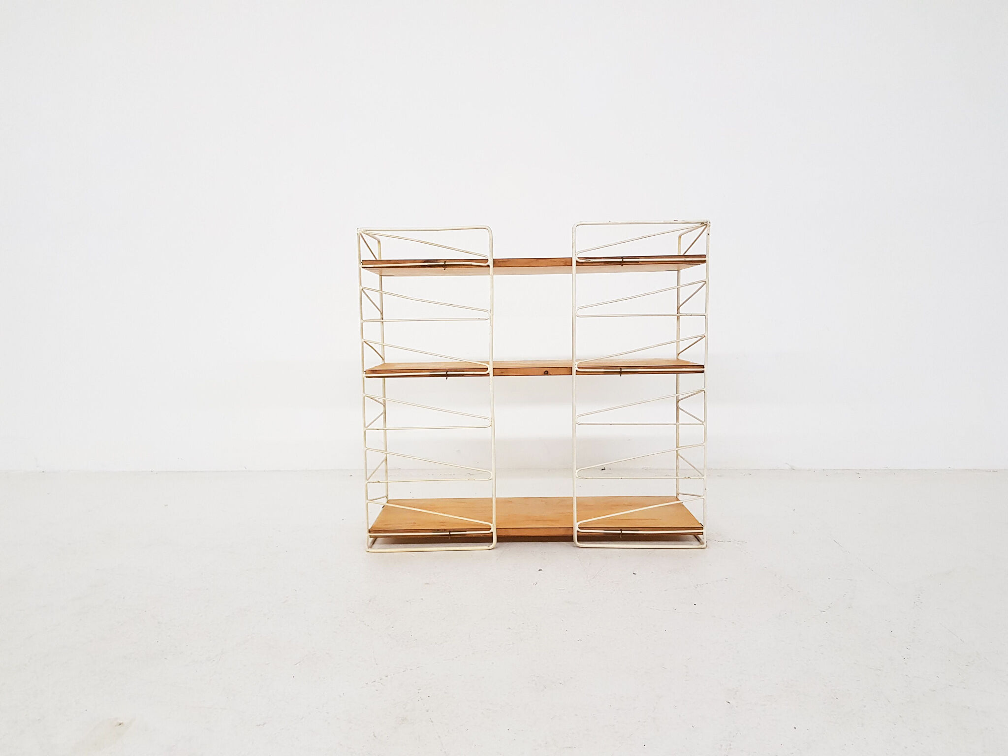 Étagère murale Nisse Strinning pour String en pin des années 60