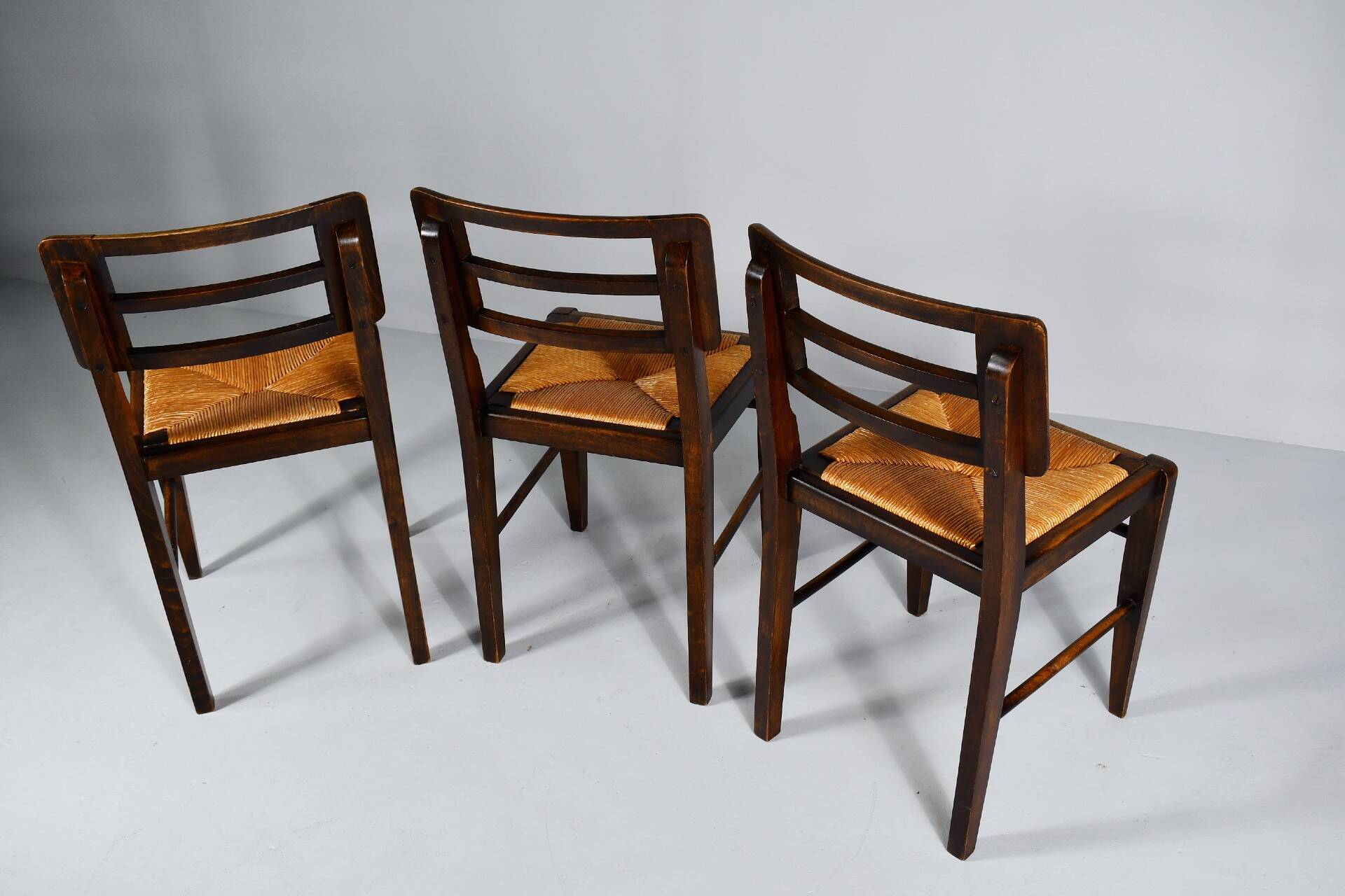 Suite de 3 chaises de Pierre Cruège datant des années 1950.