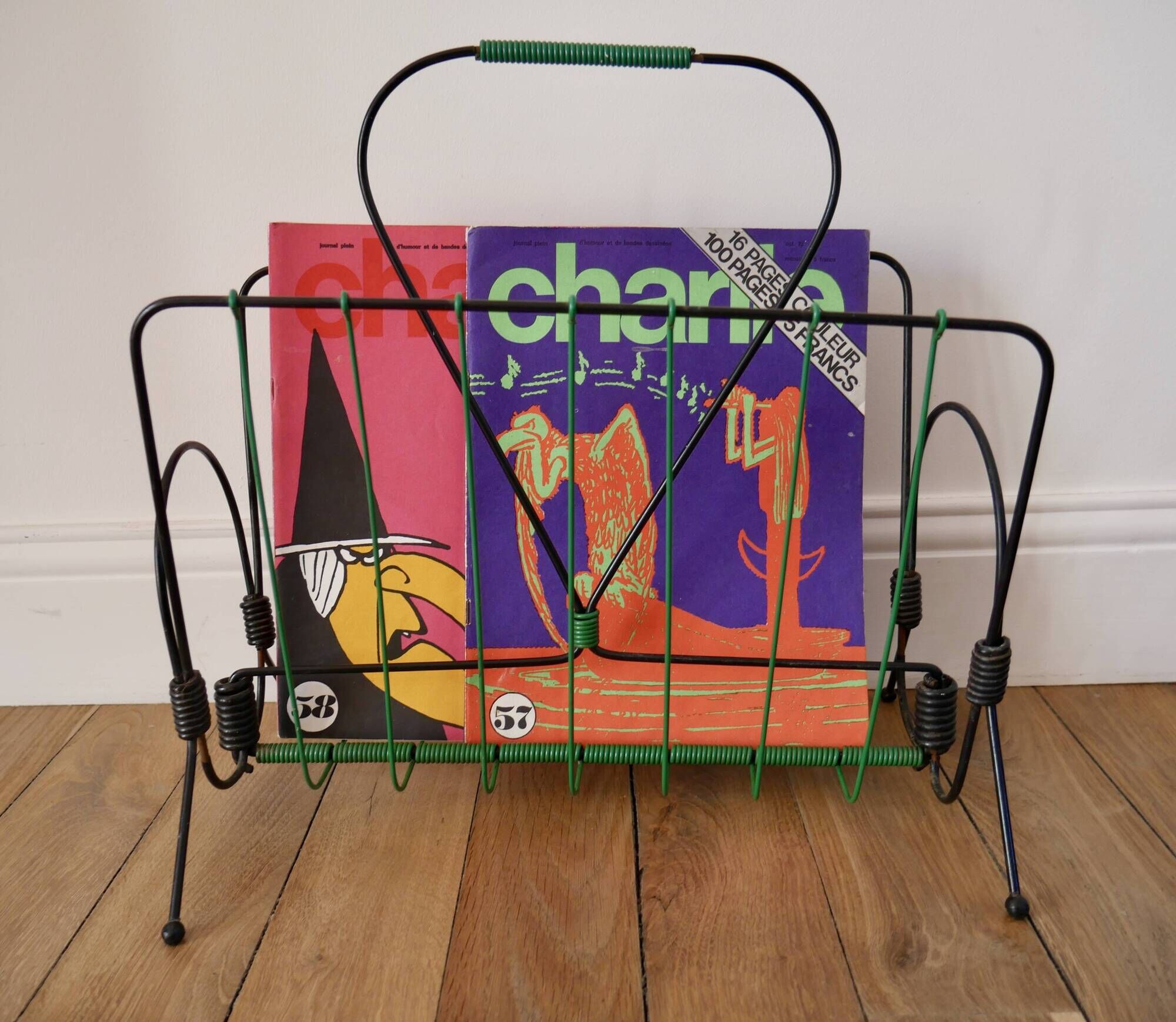 Magazine holder in green scoubidou and black metal from the 60s