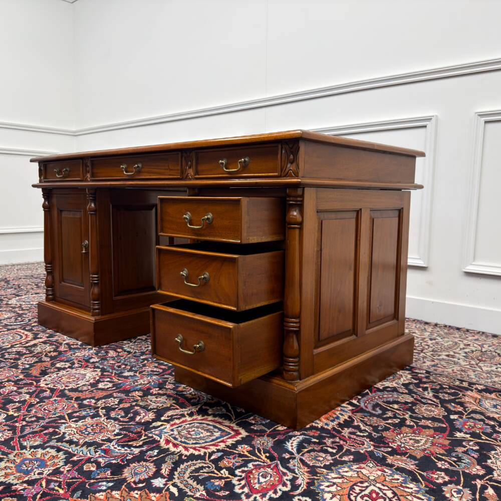 Classic English Desk Brown Leather
