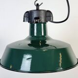 Lampe à suspension industrielle française en émail vert foncé, années 1960