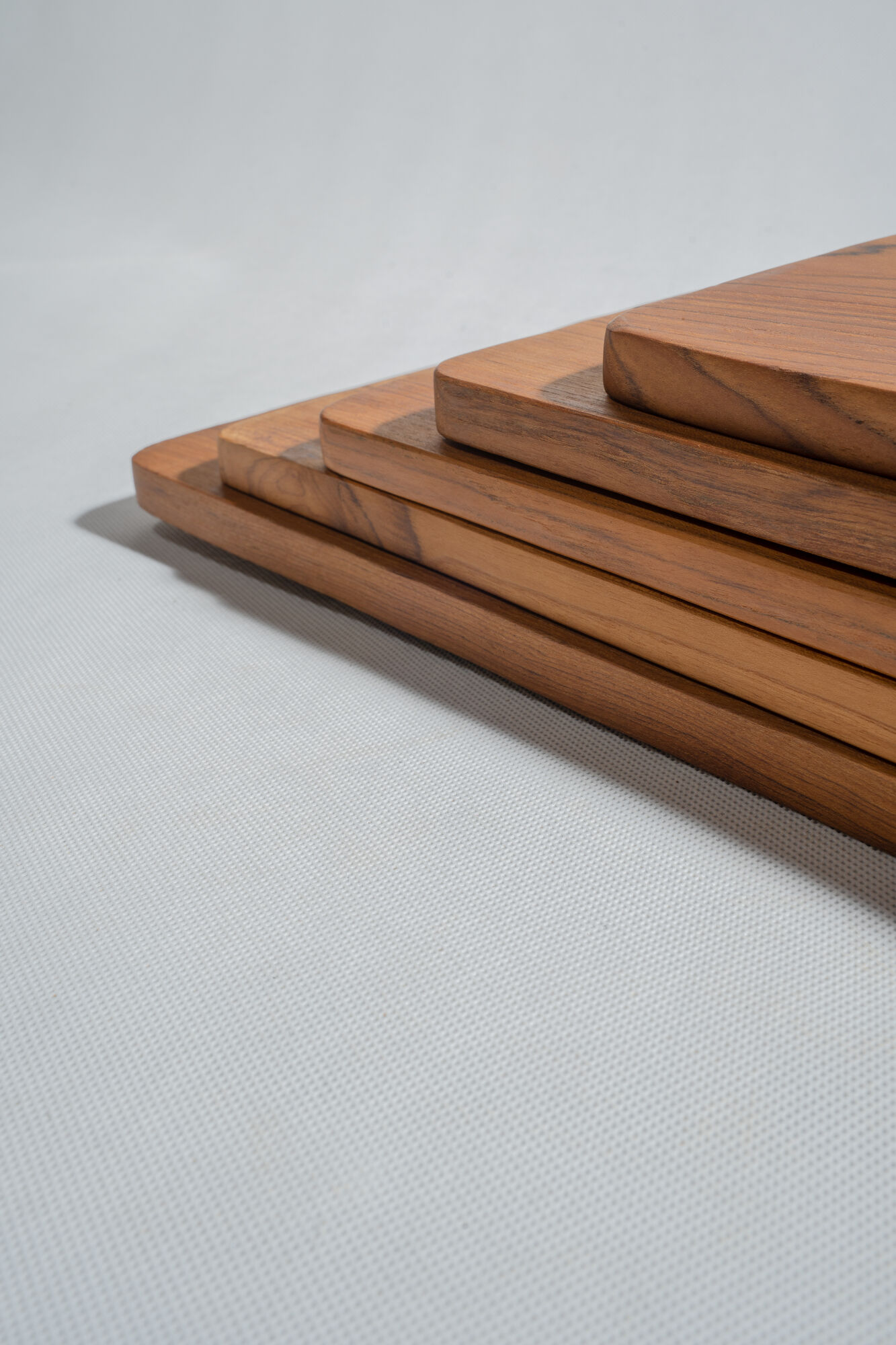 Cutting or presentation board of monoxyl teak with handle (T1)