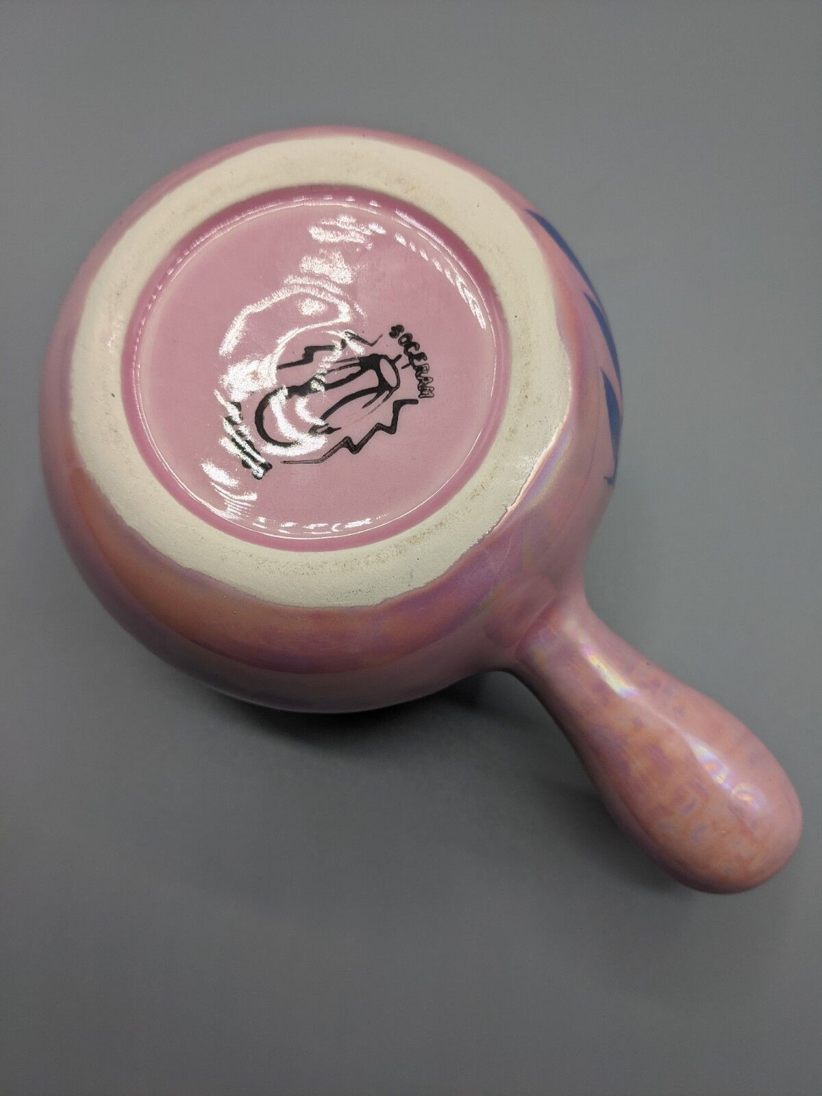 Iridescent pink frying pan, blue flower decoration