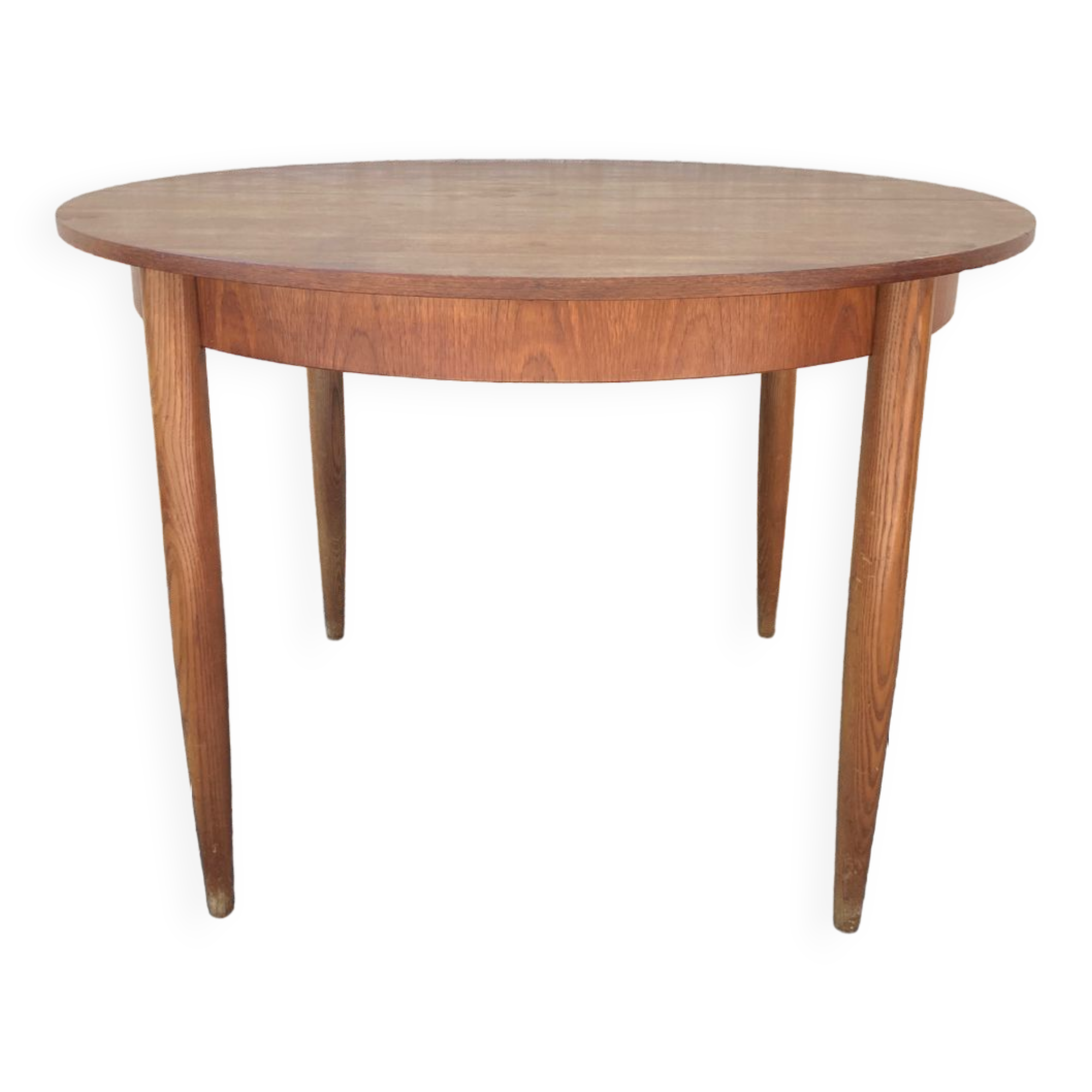 Scandinavian extendable round table