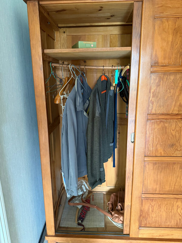 Armoire, penderie en bois massif par René Gabriel, vers 1945