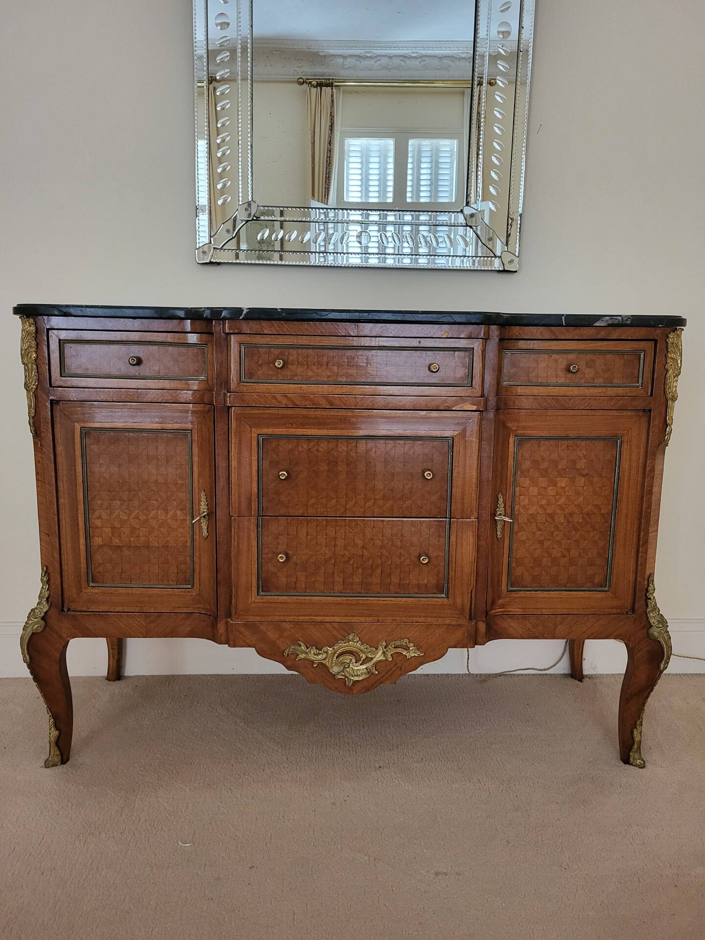 Commode époque restauration